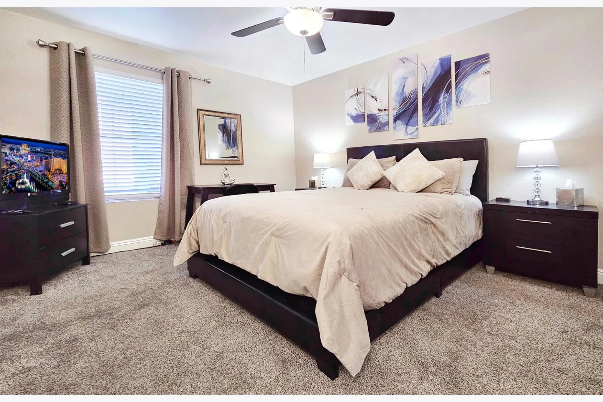 Bed in UPGRADED & STYLISH, POOL, HOT TUB, WALK TO STRIP!