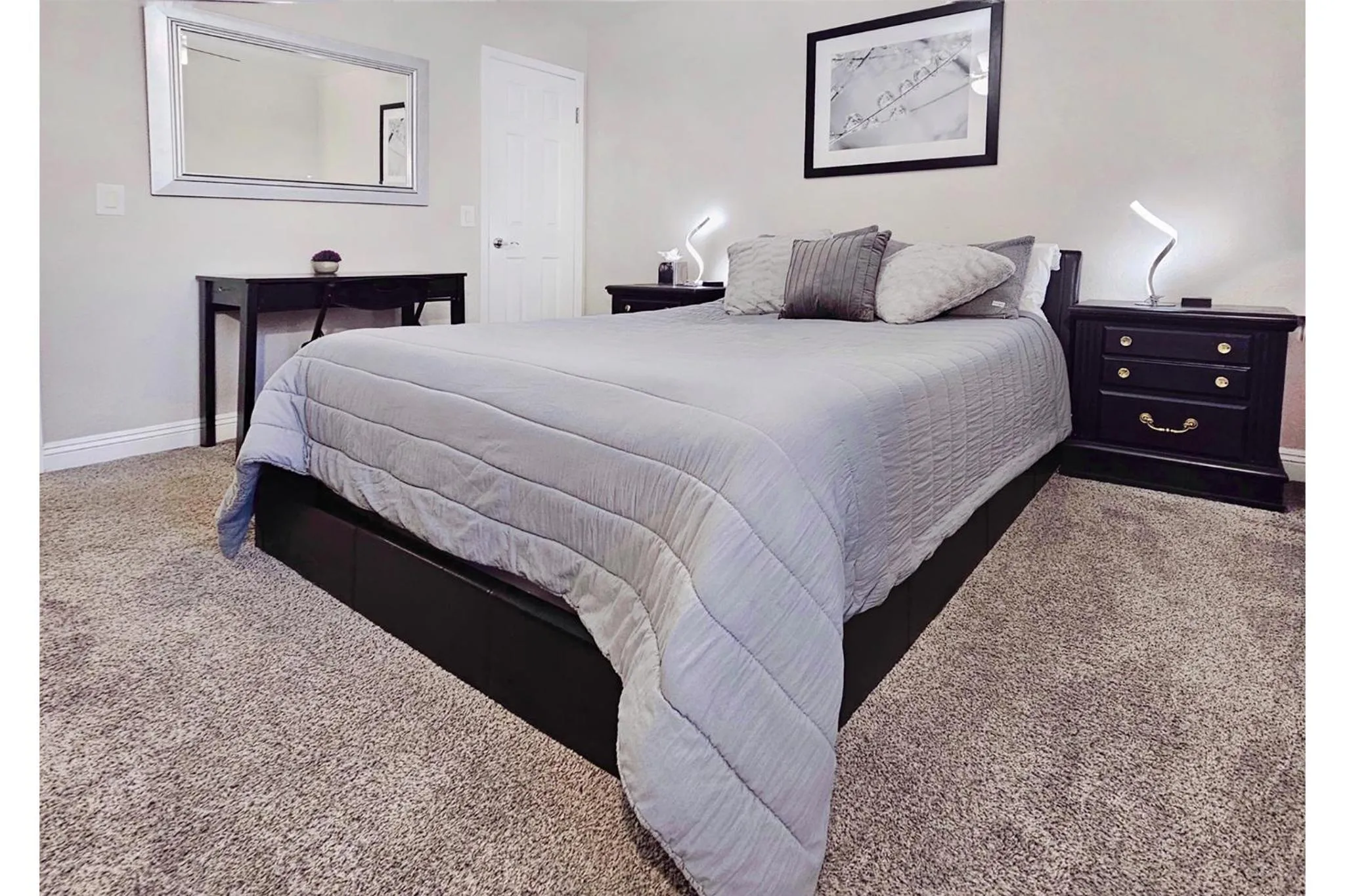 Bed in UPGRADED & STYLISH, POOL, HOT TUB, WALK TO STRIP!