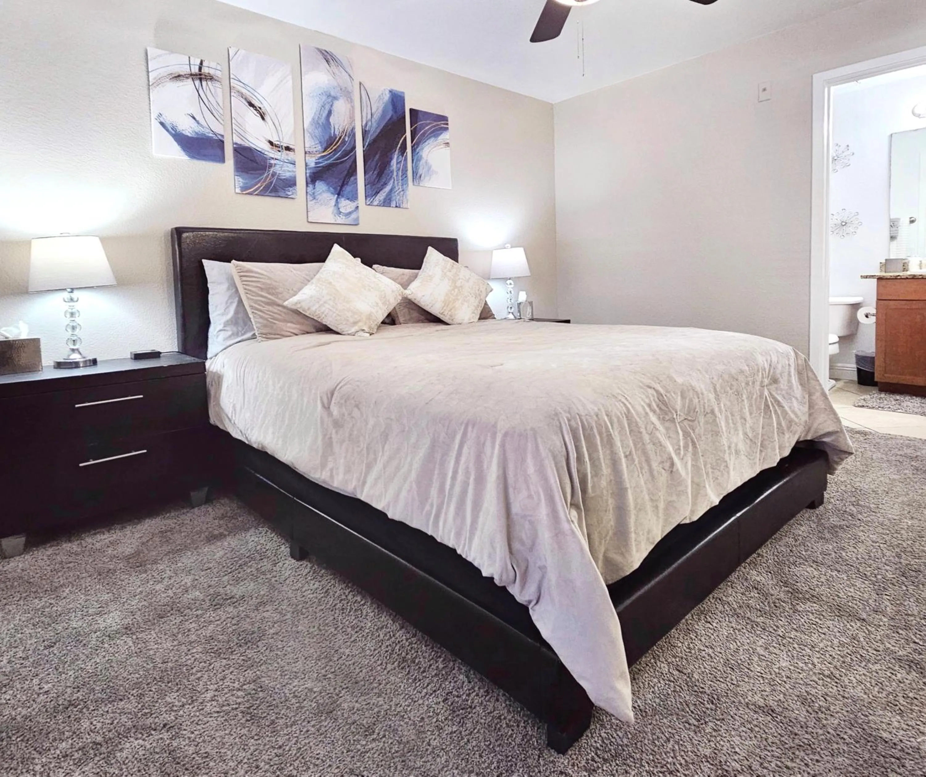 Bed in UPGRADED & STYLISH, POOL, HOT TUB, WALK TO STRIP!