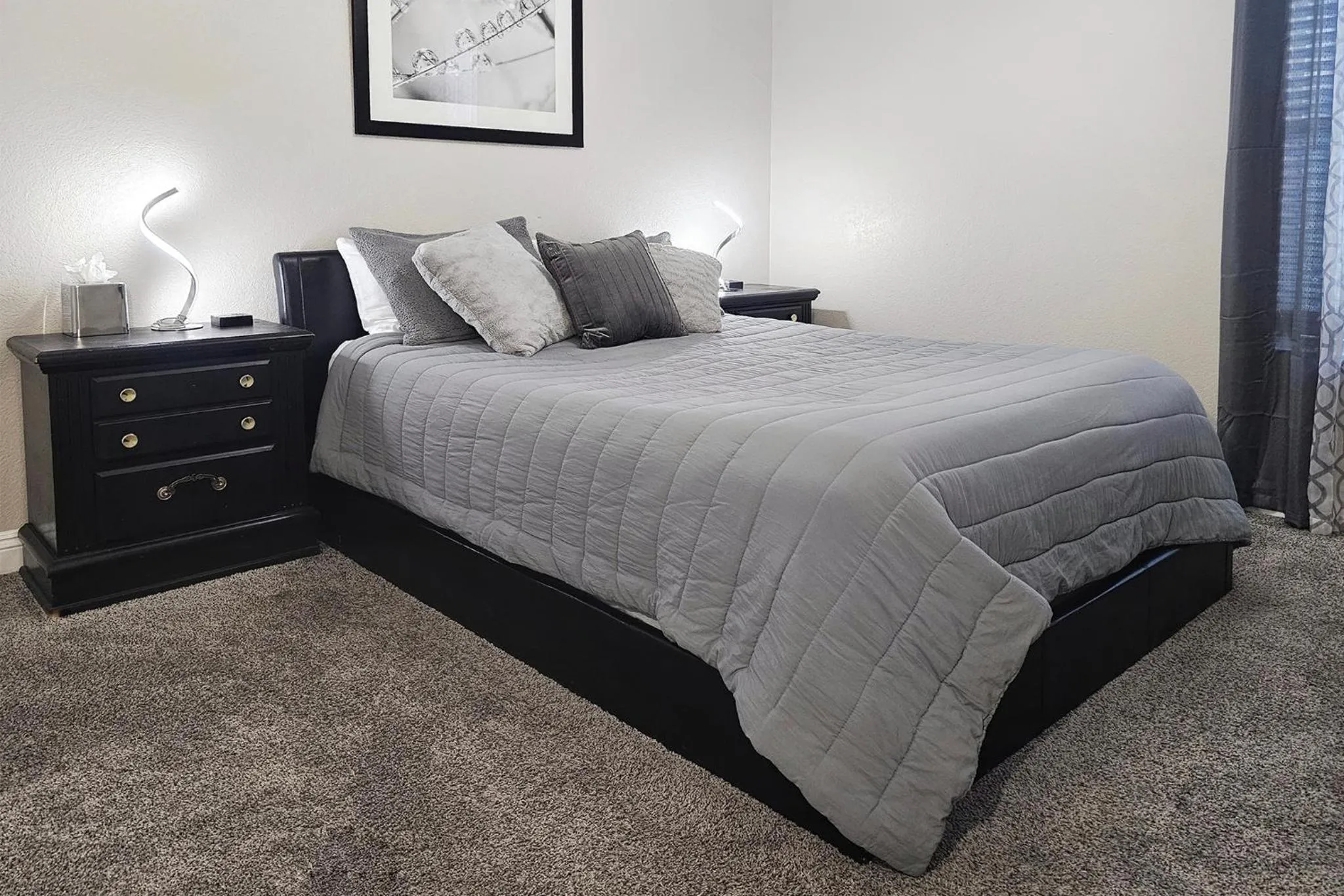 Bed in UPGRADED & STYLISH, POOL, HOT TUB, WALK TO STRIP!