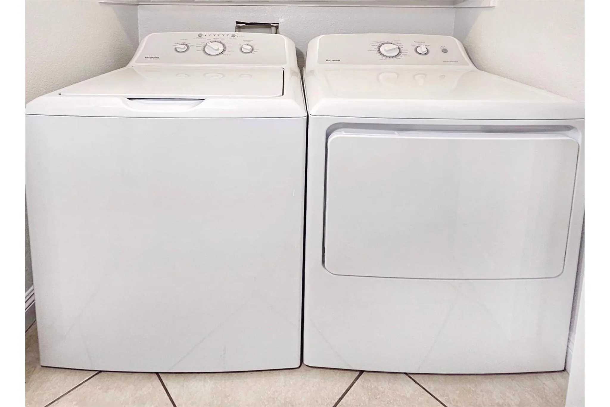 washing machine in UPGRADED & STYLISH, POOL, HOT TUB, WALK TO STRIP!