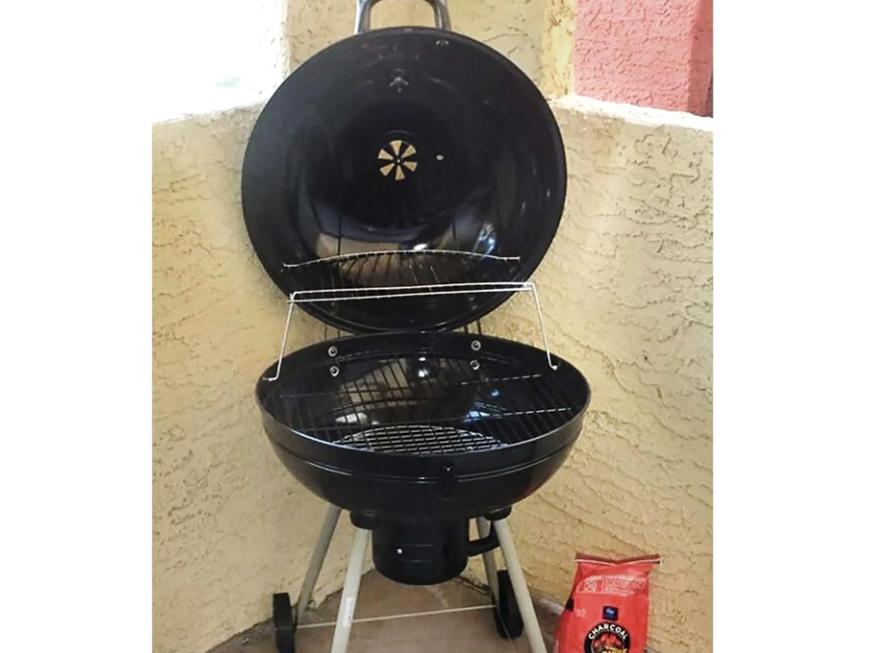 Patio in UPGRADED & STYLISH, POOL, HOT TUB, WALK TO STRIP!