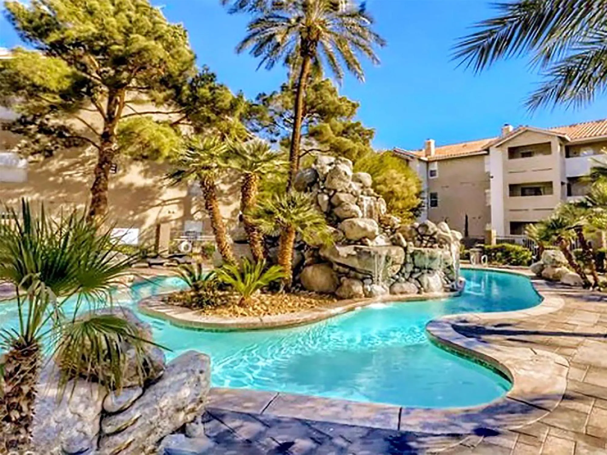Spring in UPGRADED & STYLISH, POOL, HOT TUB, WALK TO STRIP!