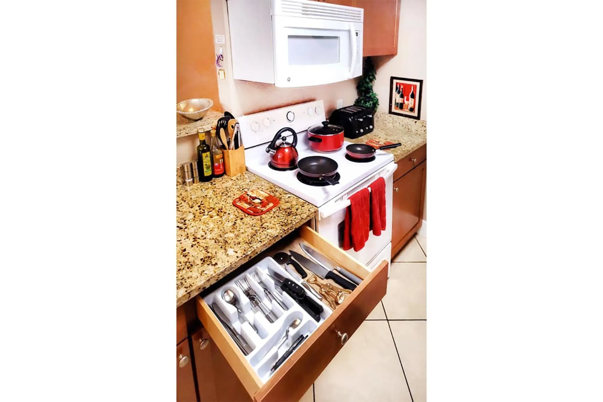 Kitchen or kitchenette in UPGRADED & STYLISH, POOL, HOT TUB, WALK TO STRIP!