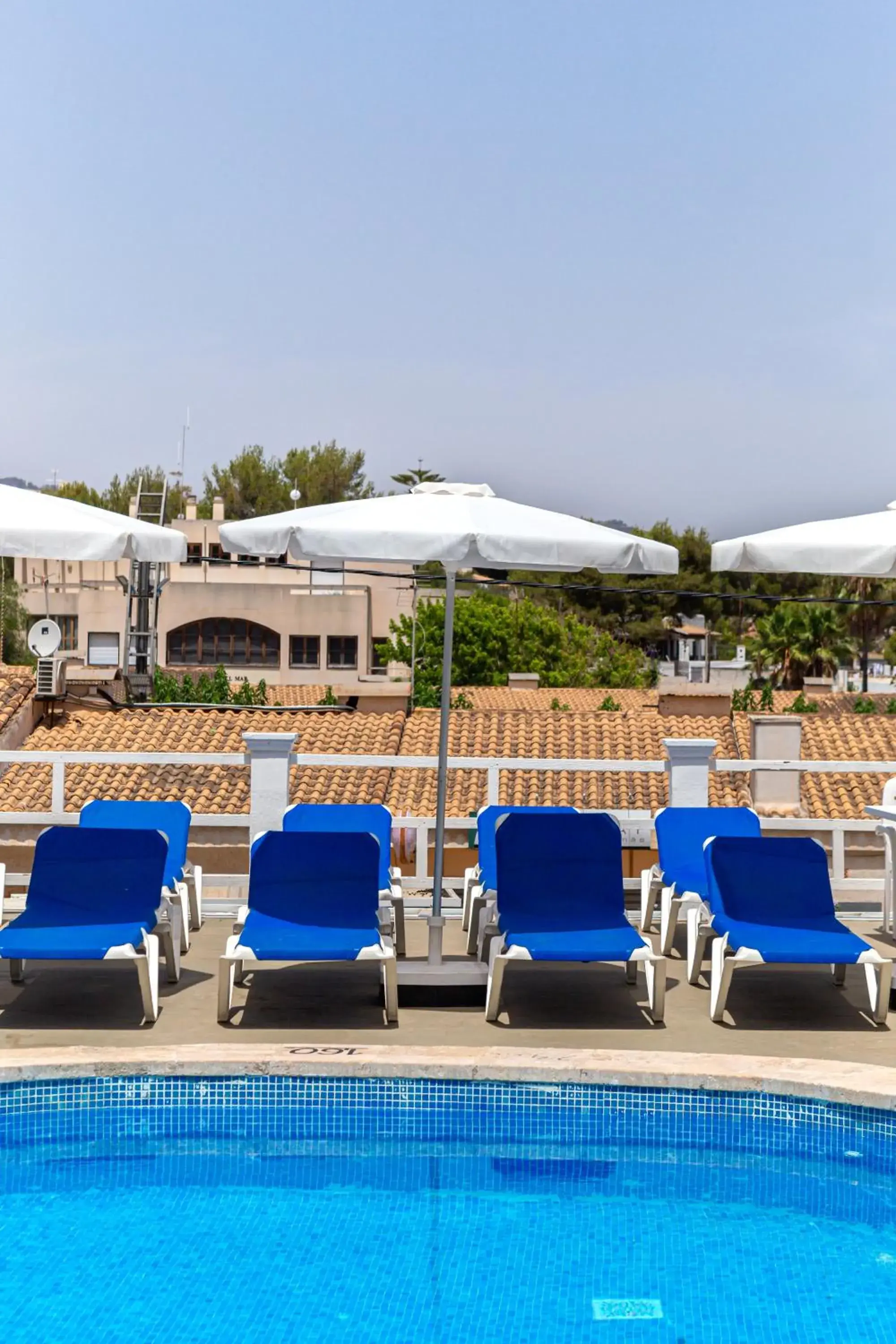 Swimming pool in Hostal Residencia San Francisco Swimming pool in Hostal Residencia San Francisco