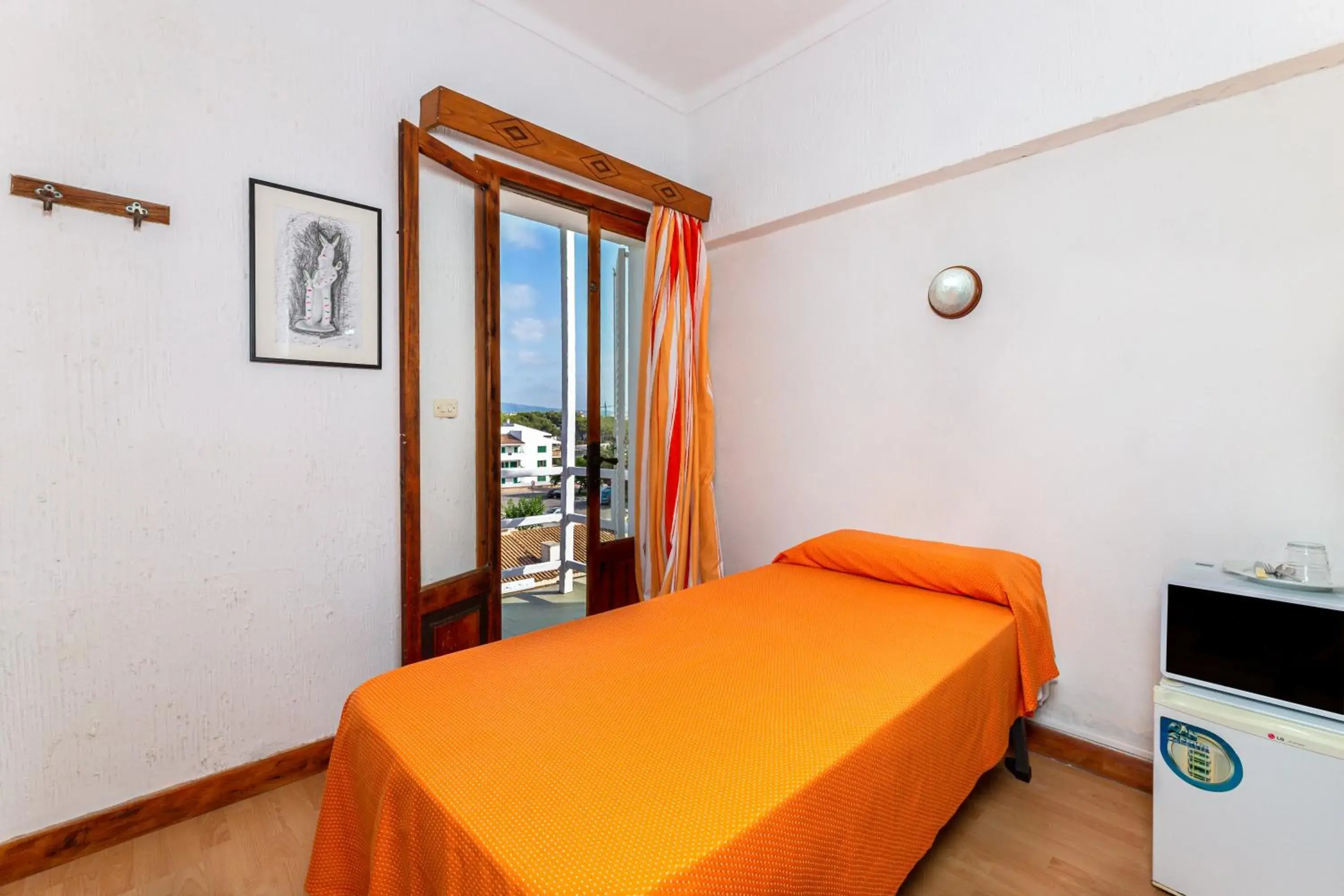 Photo of the whole room, Bed in Hostal Residencia San Francisco Photo of the whole room, Bed in Hostal Residencia San Francisco