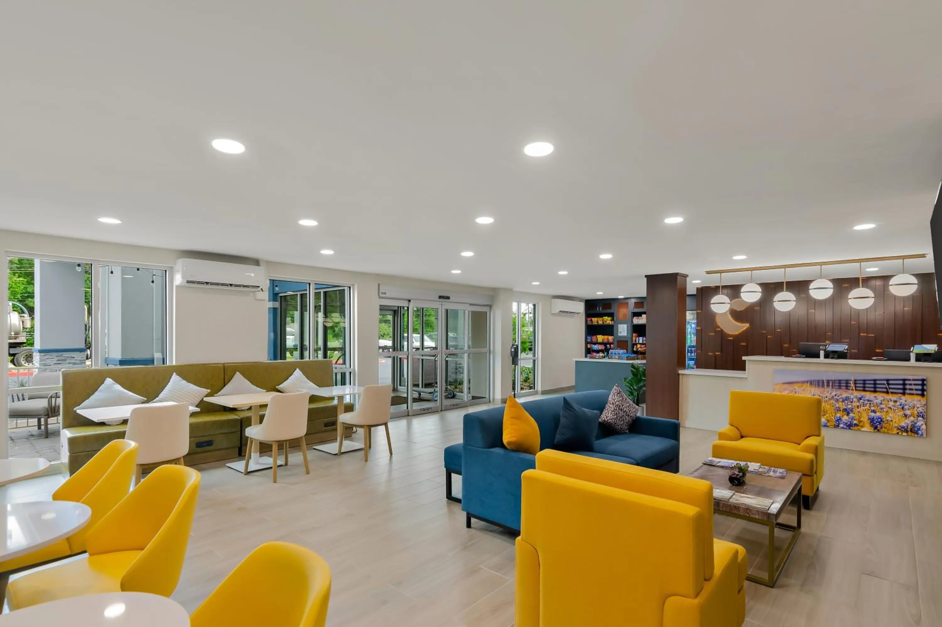 TV and multimedia in Baymont by Wyndham Conroe