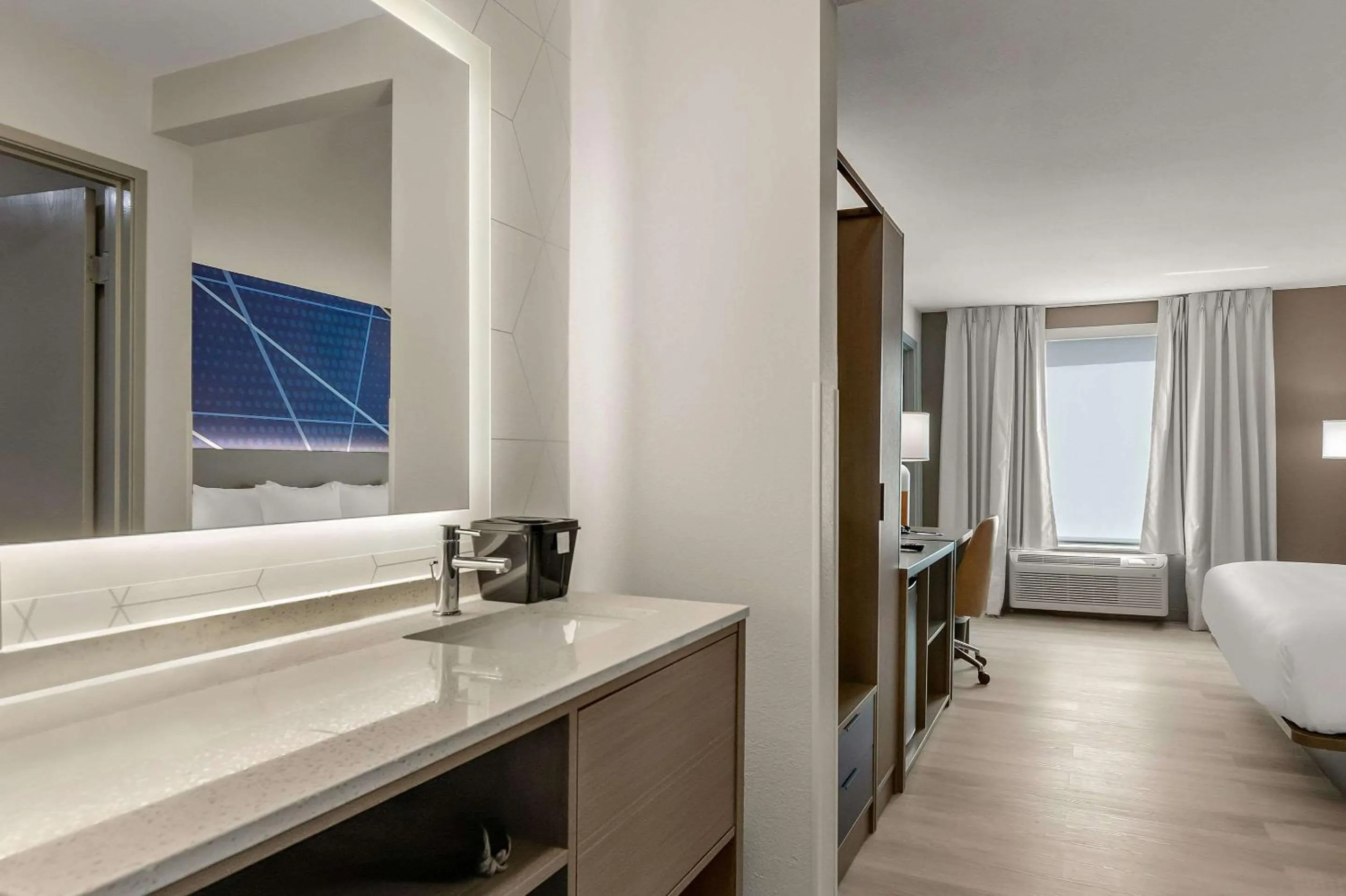 Bedroom, Bed in Baymont by Wyndham Conroe