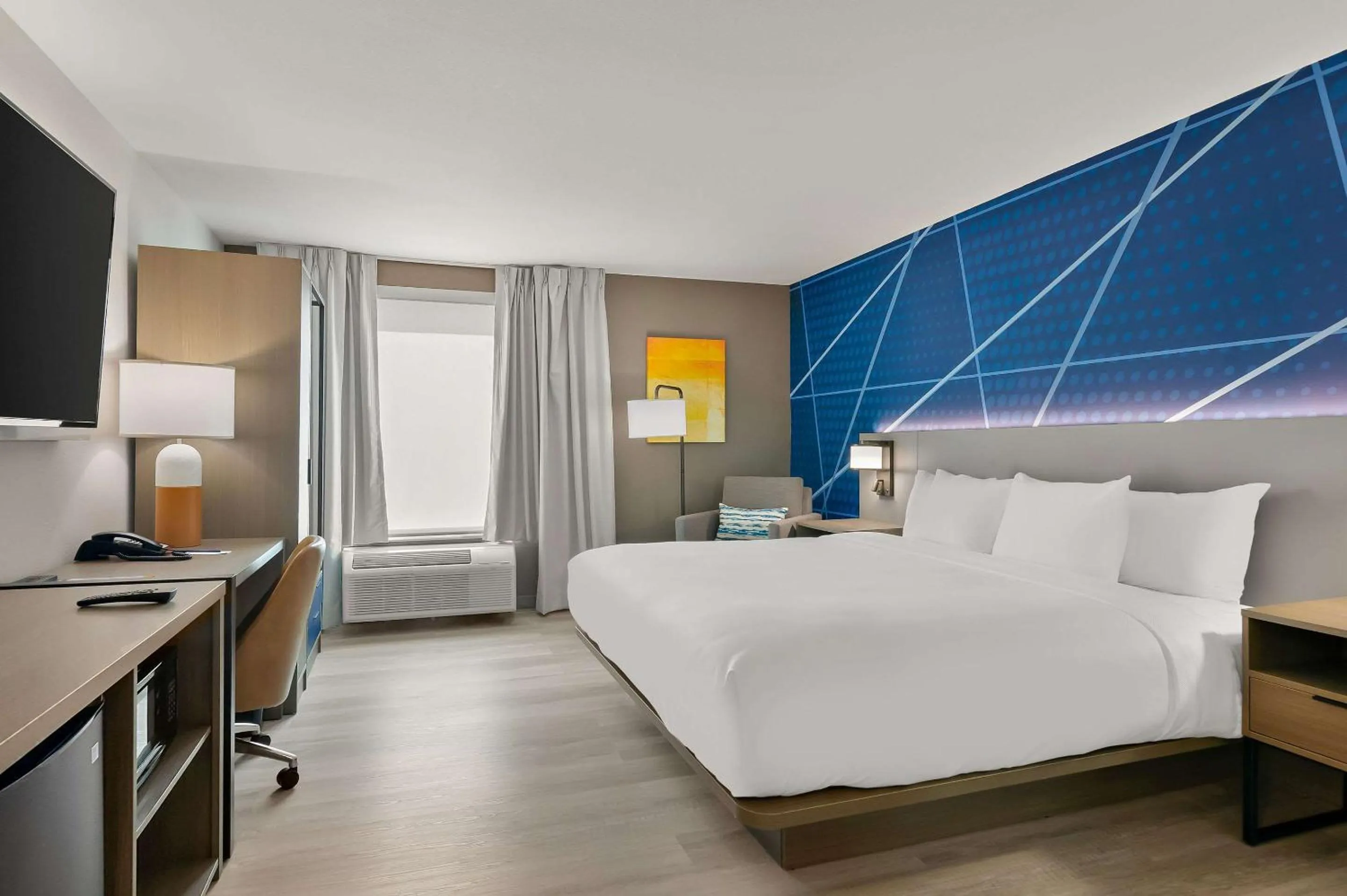 Bedroom, Bed in Baymont by Wyndham Conroe