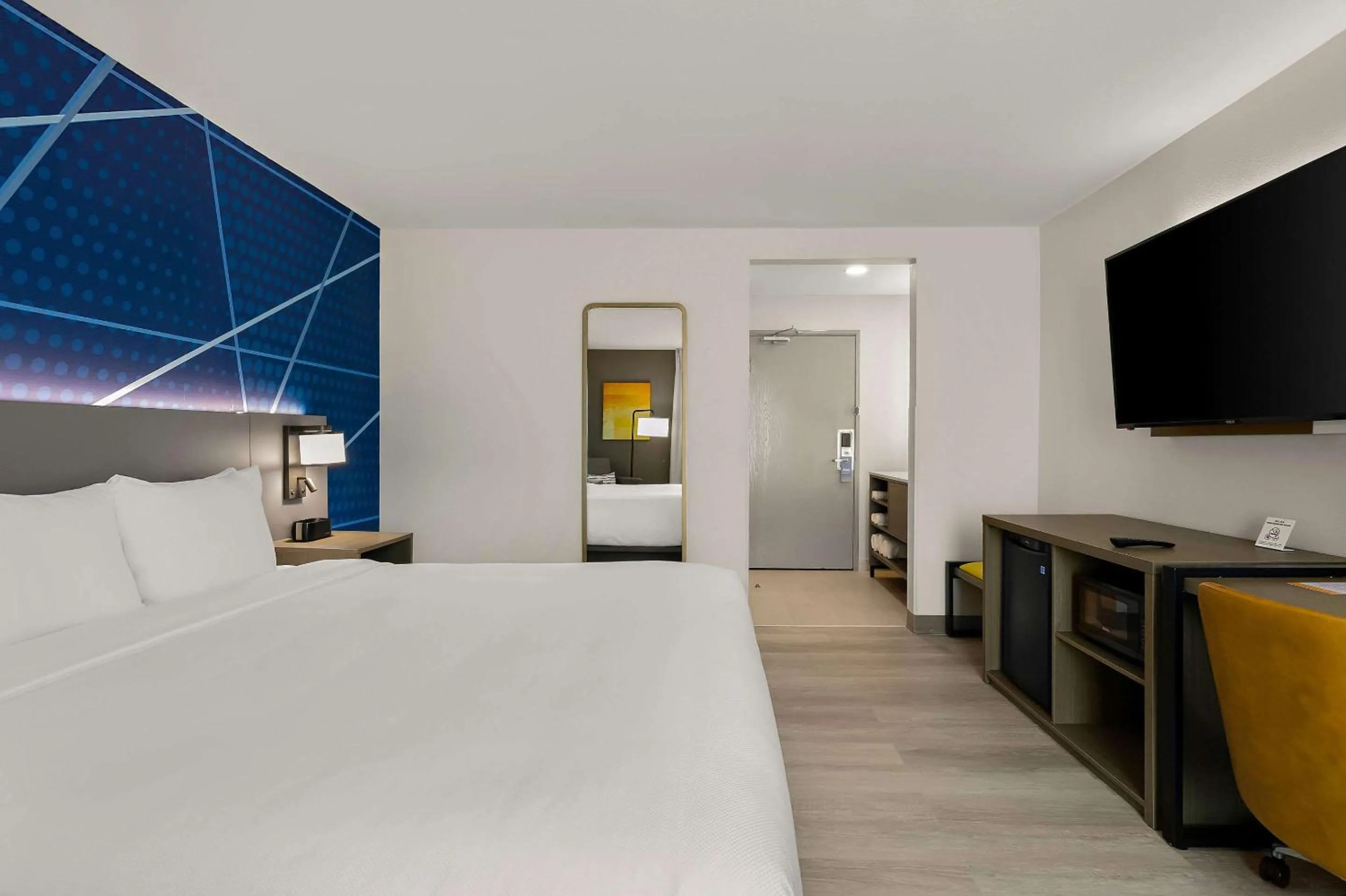 Bedroom, Bed in Baymont by Wyndham Conroe