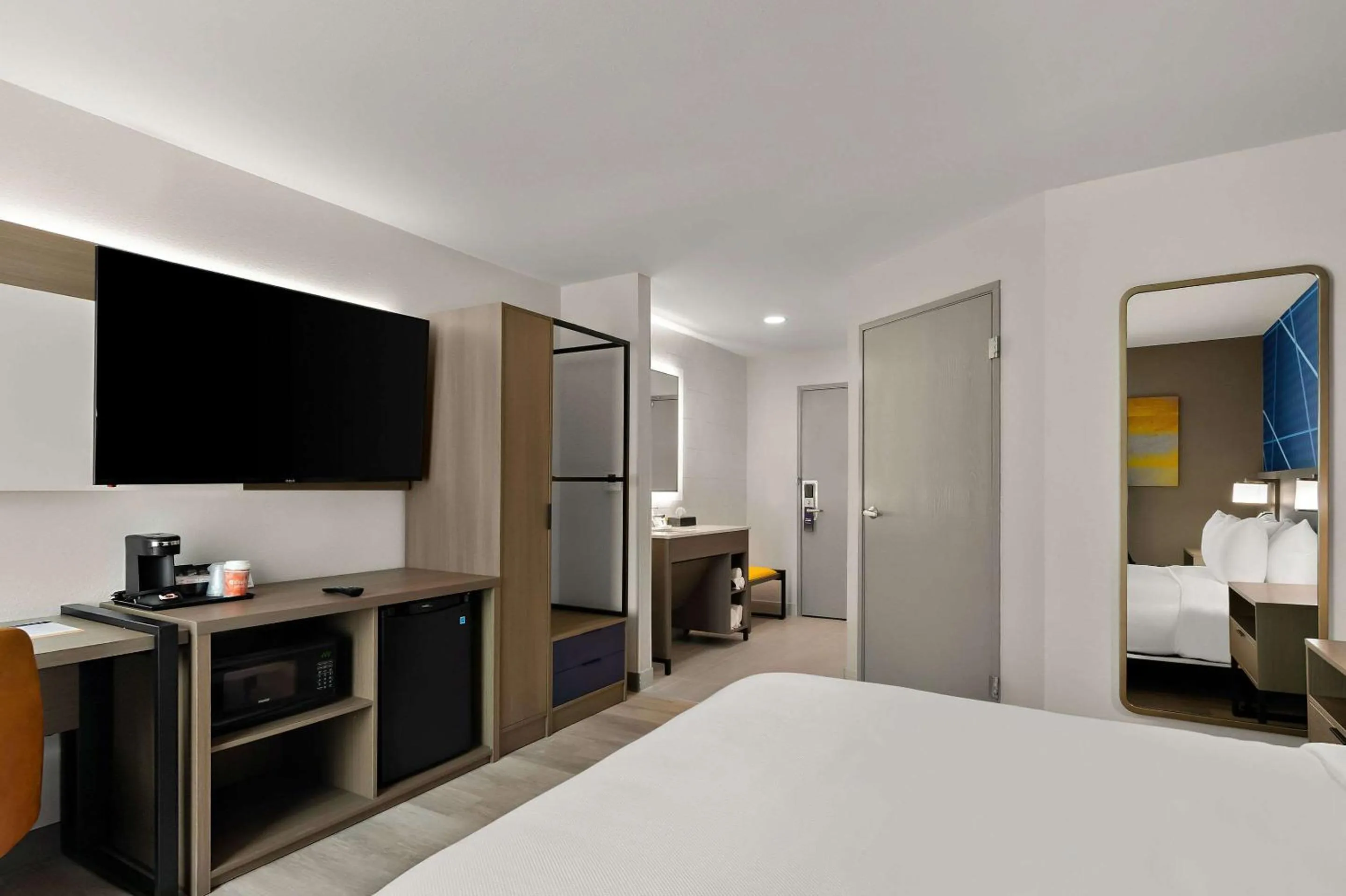 Bedroom, Bed in Baymont by Wyndham Conroe