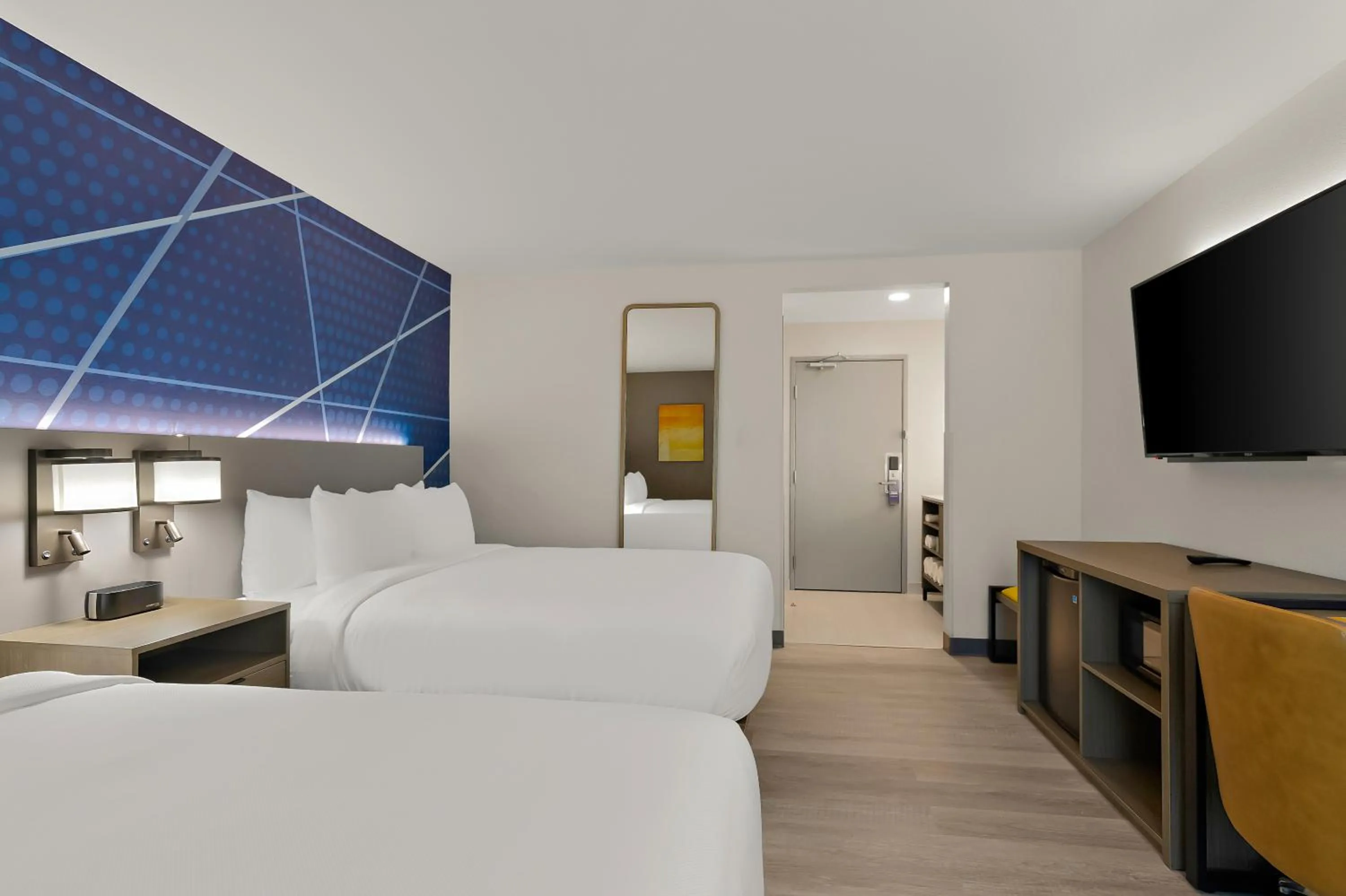 TV and multimedia, Bed in Baymont by Wyndham Conroe