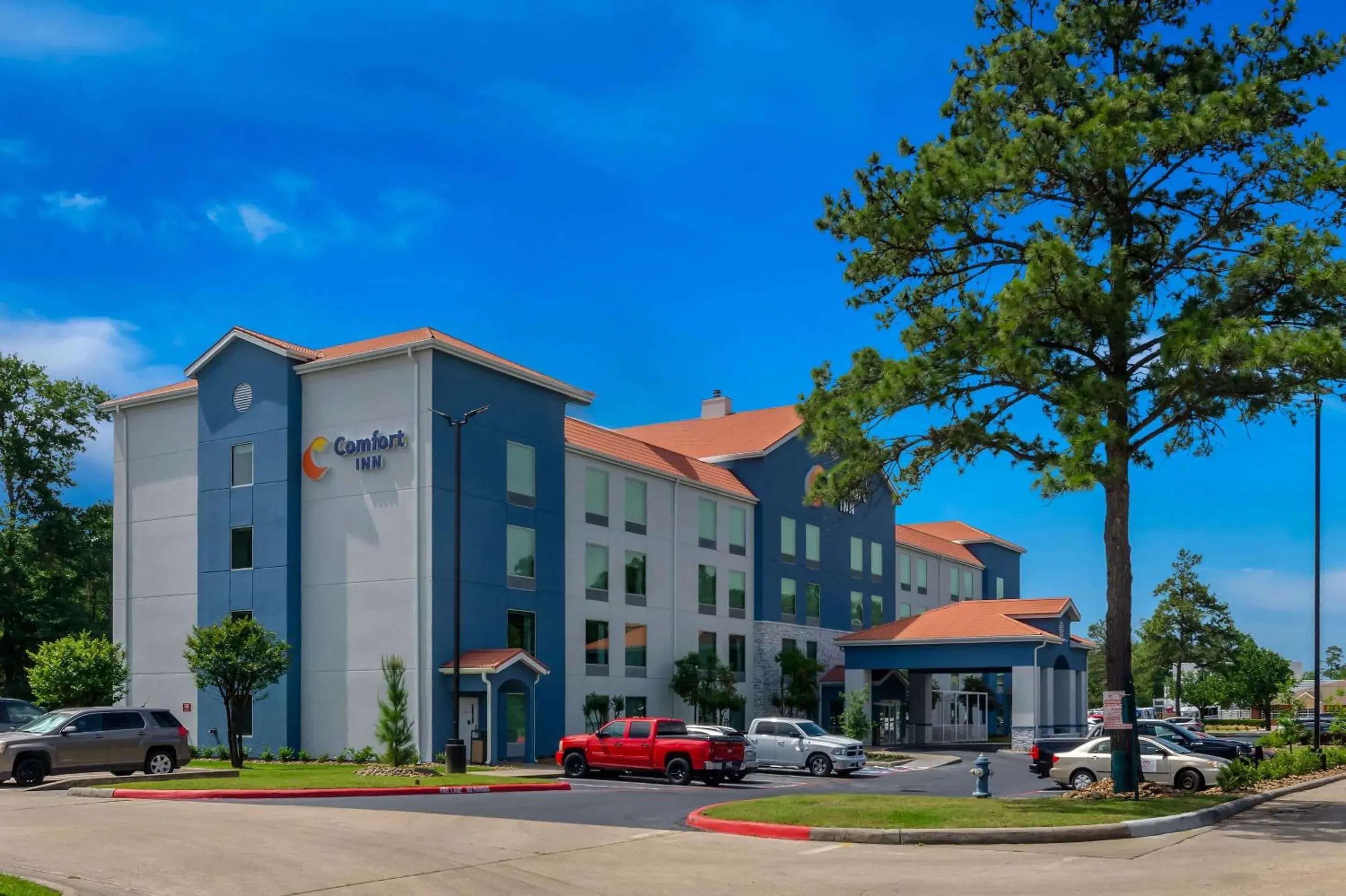 Property building in Baymont by Wyndham Conroe Property building in Baymont by Wyndham Conroe