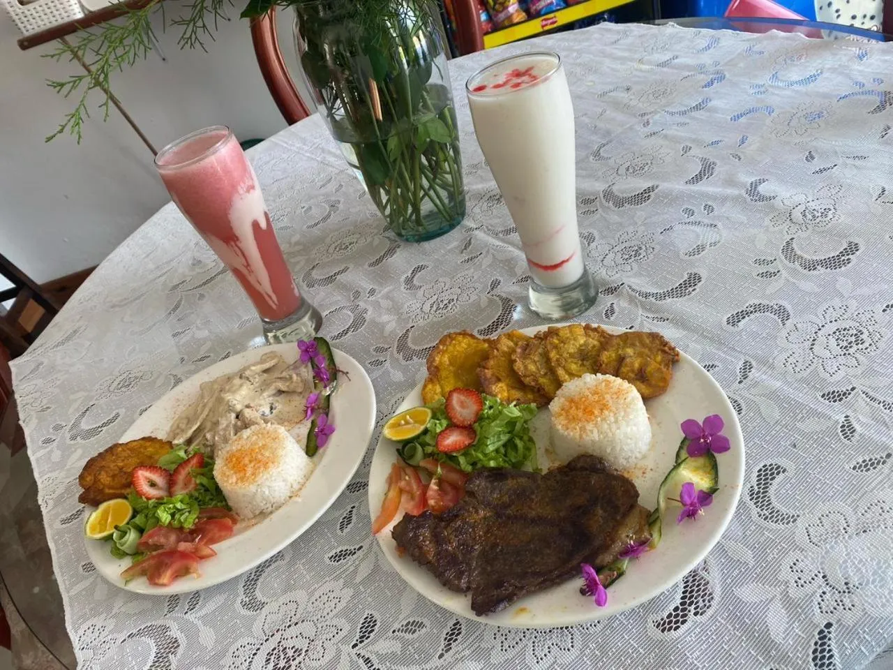 Restaurant/places to eat in Hotel Casa Linda Guatape