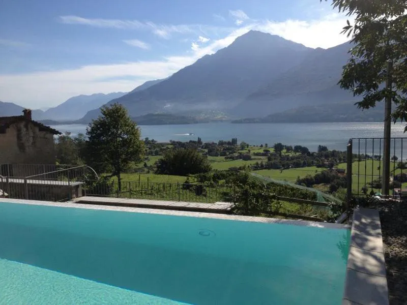 Swimming pool in Residence Giglio Comer See