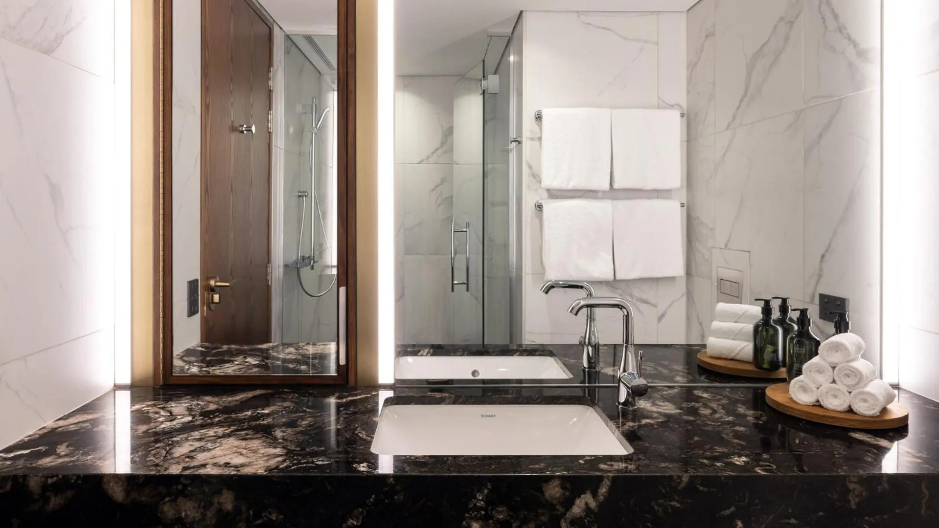 Shower in Horizon by SkyCity