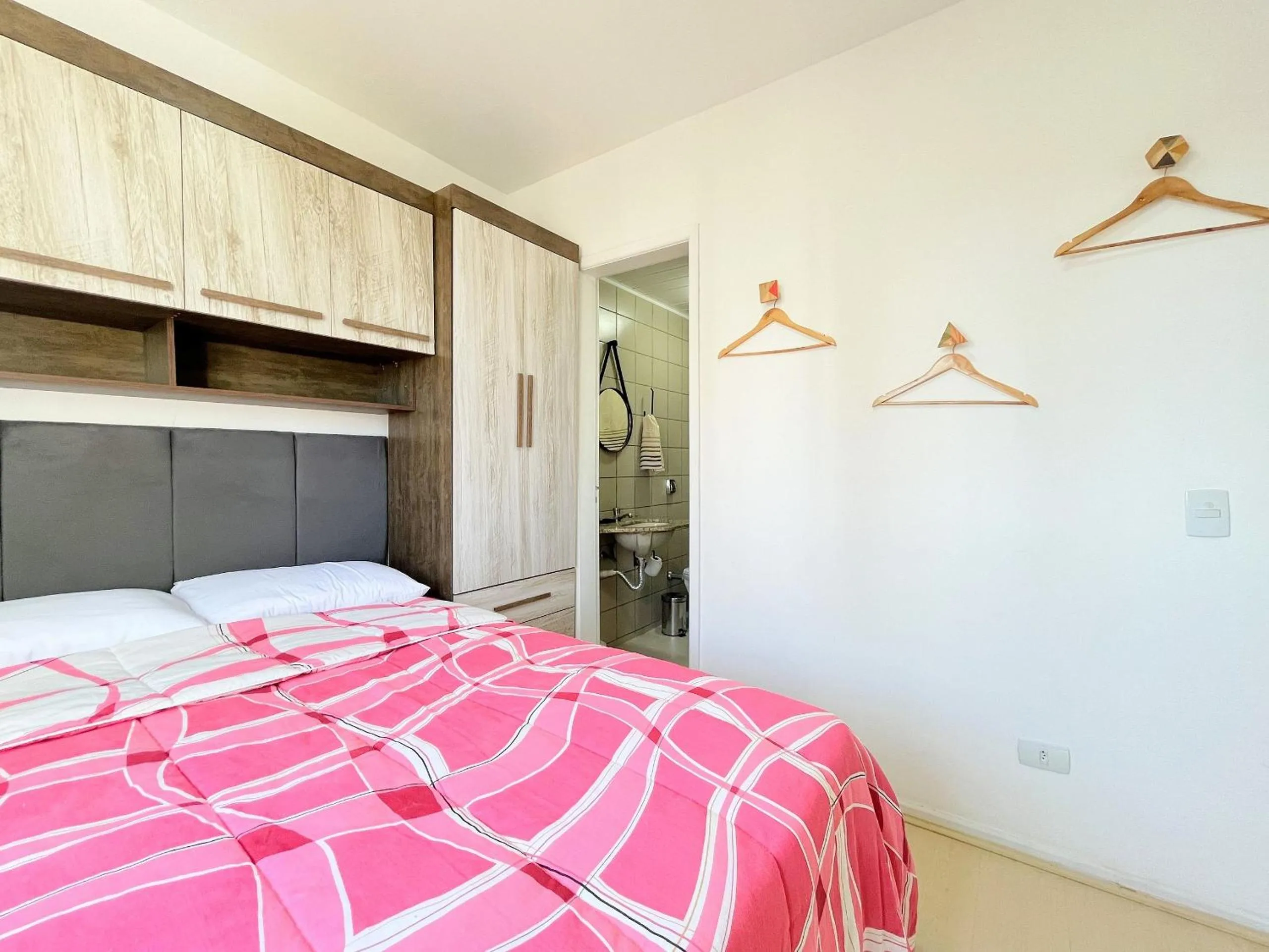 Bedroom, Bed in Ed. Vitoria | Bairro mais requisitado de Curitiba | Gonzaga Stays