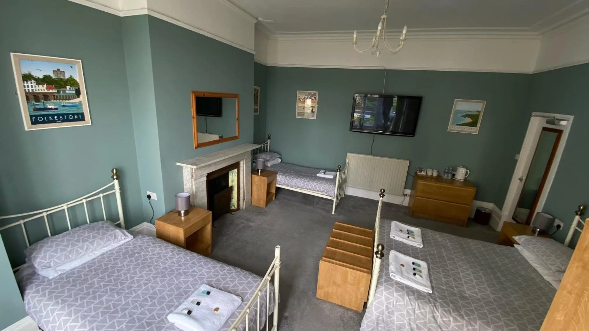 Photo of the whole room, Bed in The Portland Hotel