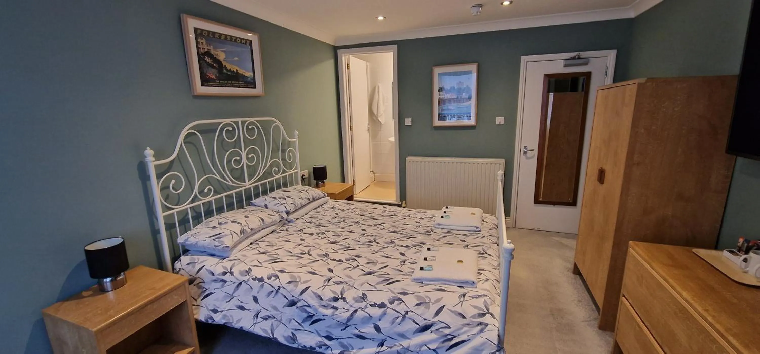 Photo of the whole room, Bed in The Portland Hotel