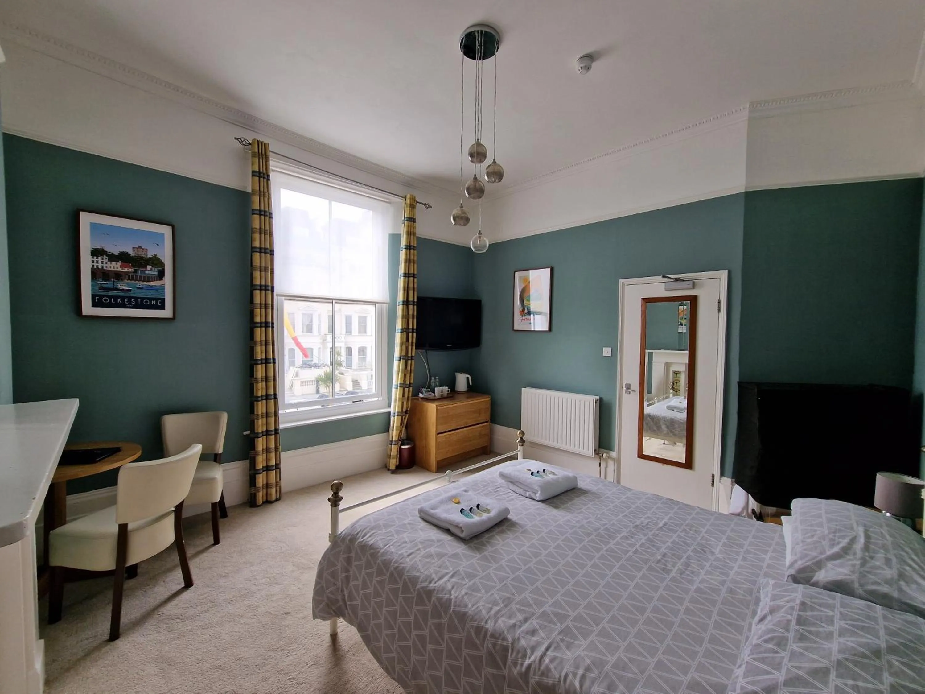 Photo of the whole room, Bed in The Portland Hotel