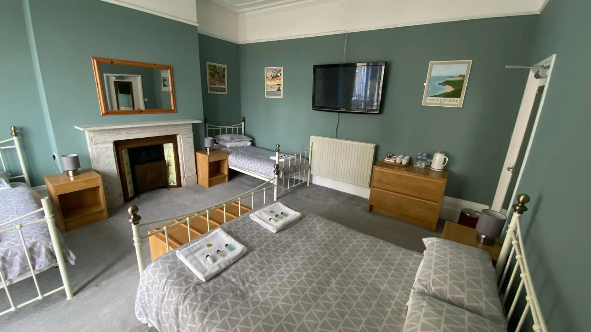 Photo of the whole room, Bed in The Portland Hotel