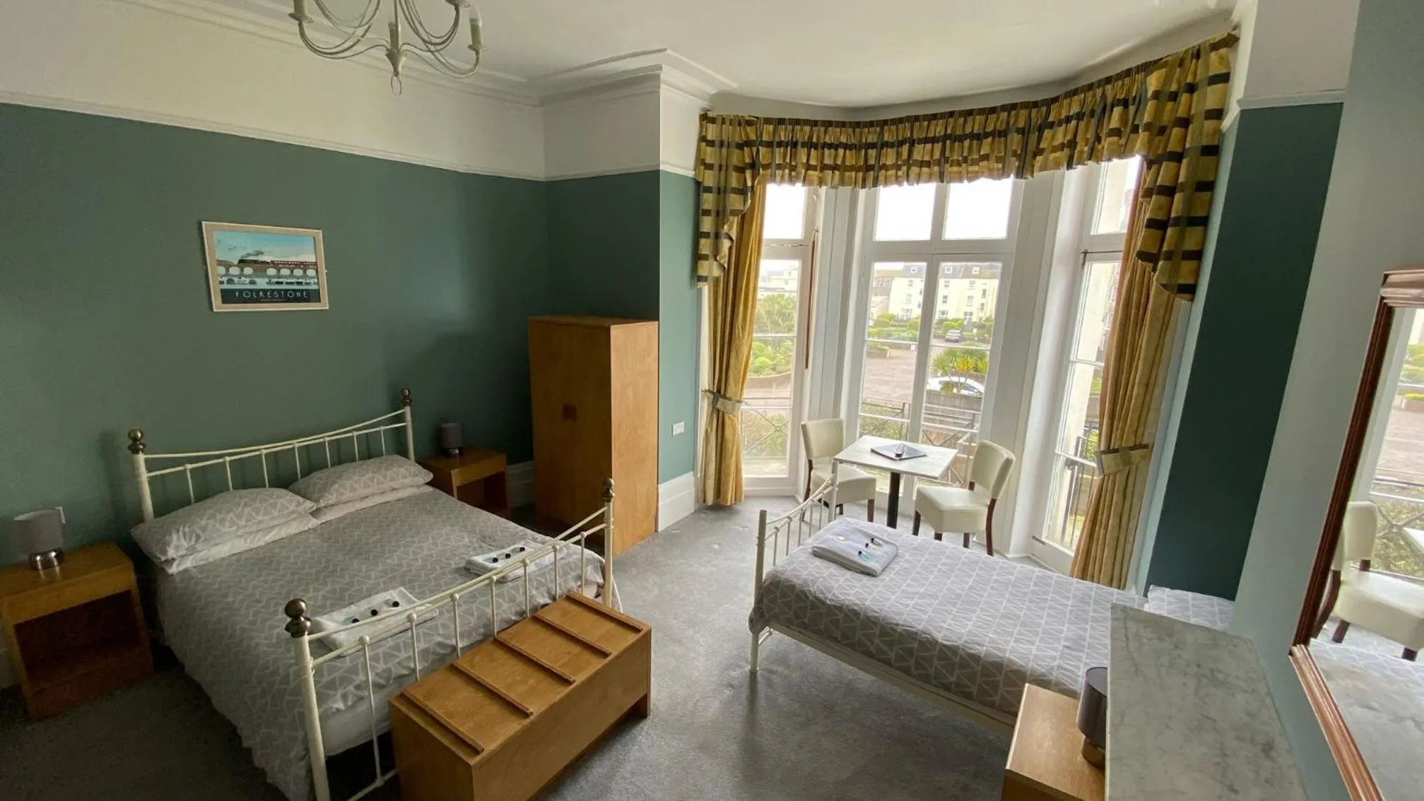 Photo of the whole room, Bed in The Portland Hotel