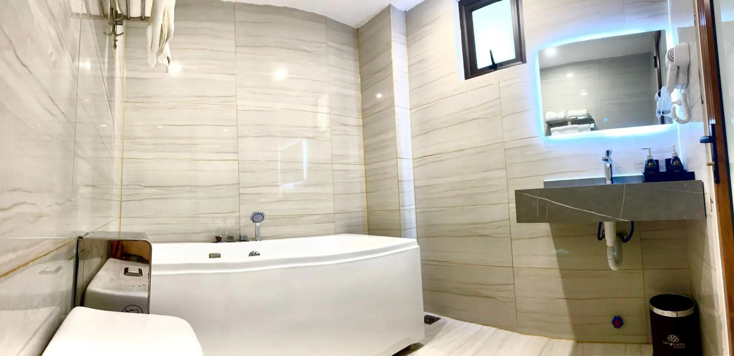 Luxtel Hotel Ngoại Giao Đoàn