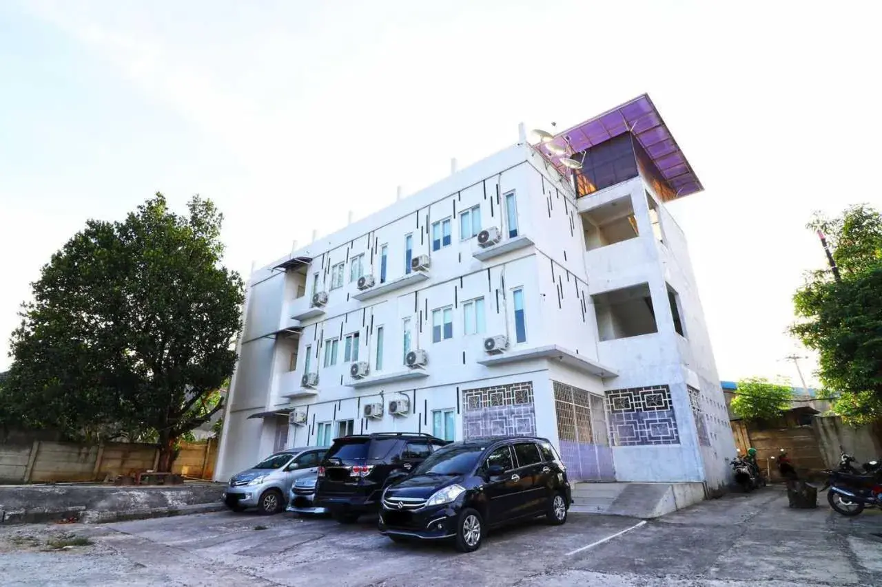 Property building in Rumah Kayu Manis Bintaro Property building in Rumah Kayu Manis Bintaro