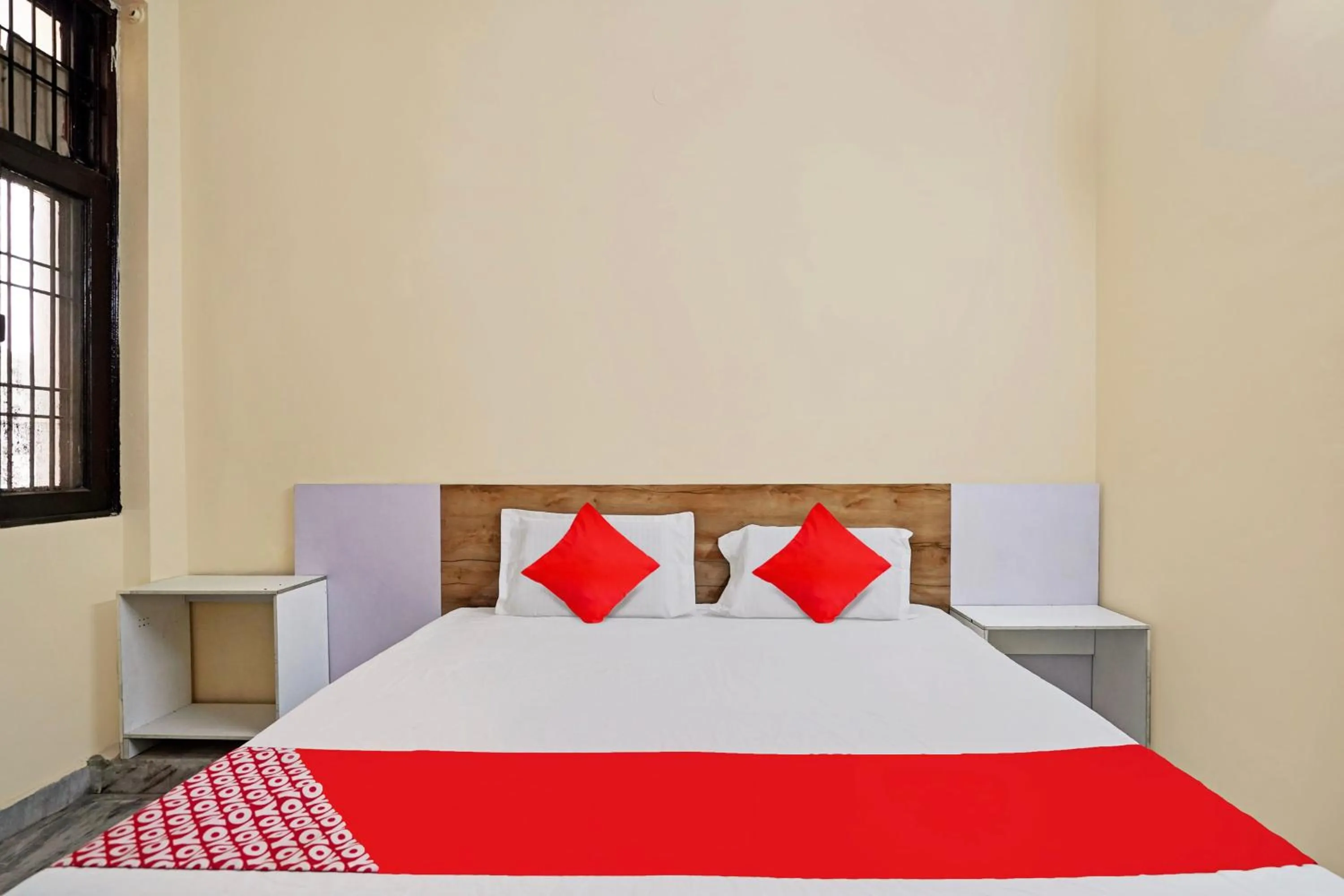 Bedroom, Bed in Hotel O The Pacific Hotel Parade Ground