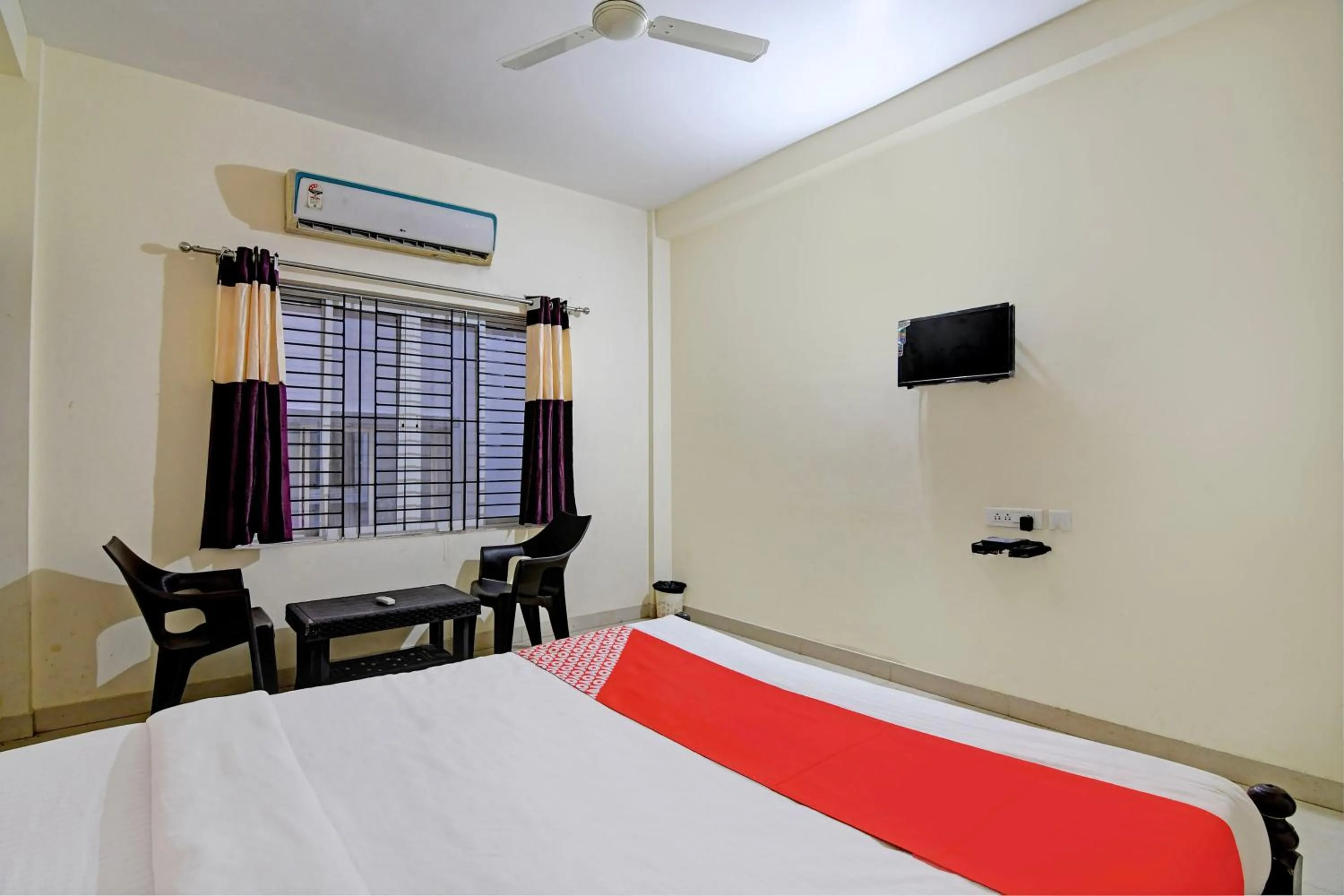 Bedroom in Hotel O Swiss stay