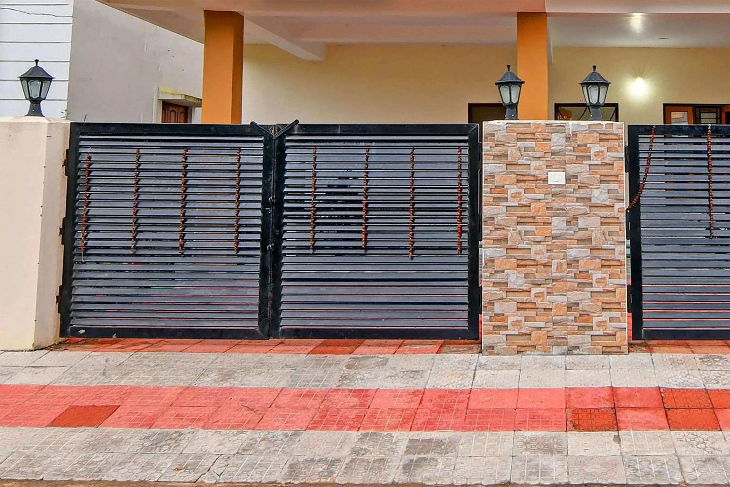 Facade/entrance in Hotel O Dream Palace Guest House