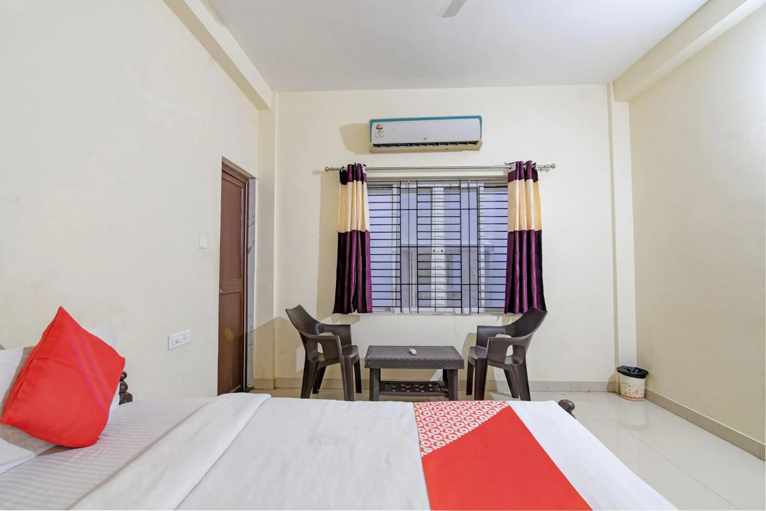 Bedroom in Hotel O Swiss stay