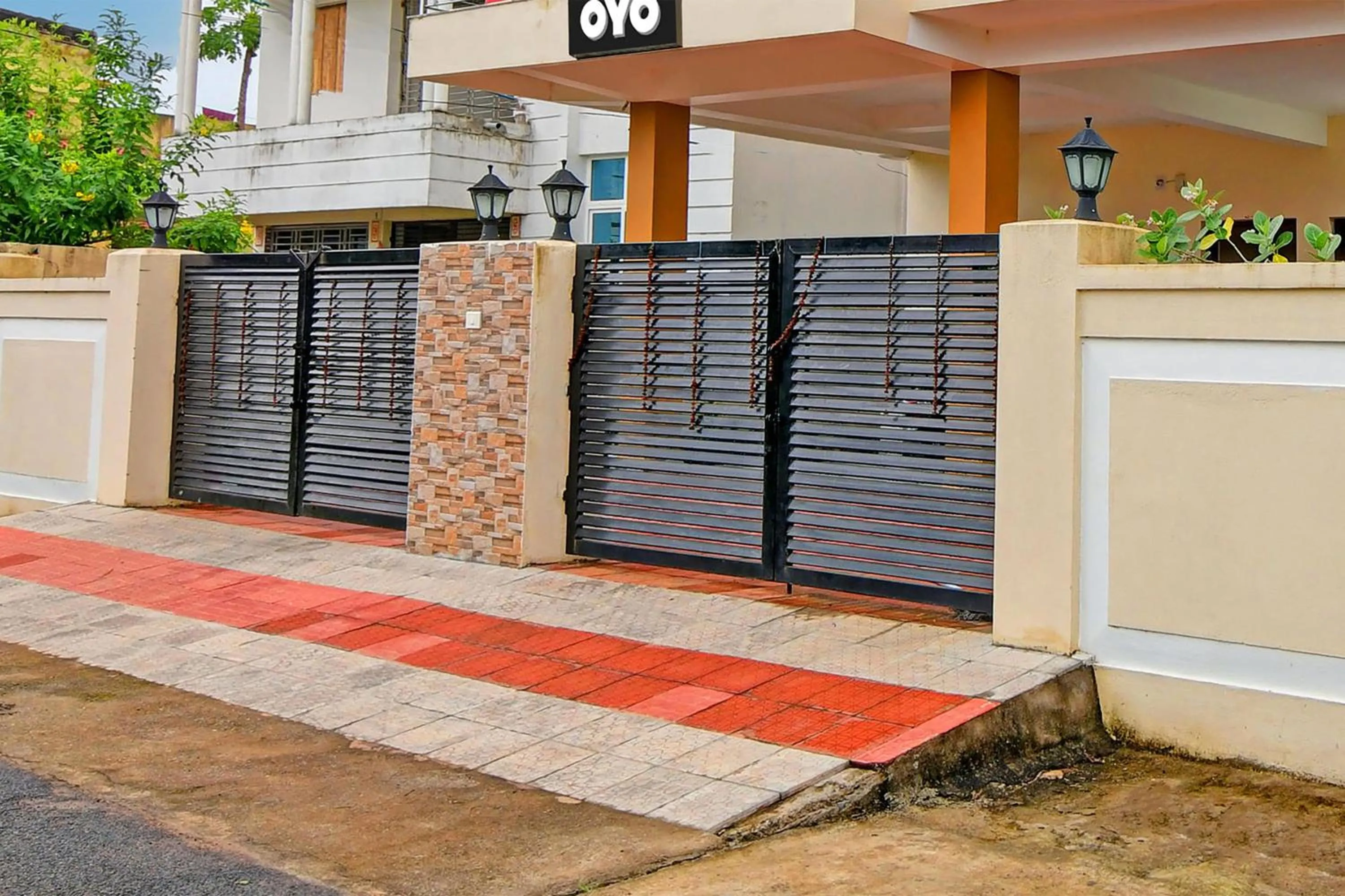 Facade/entrance in Hotel O Dream Palace Guest House