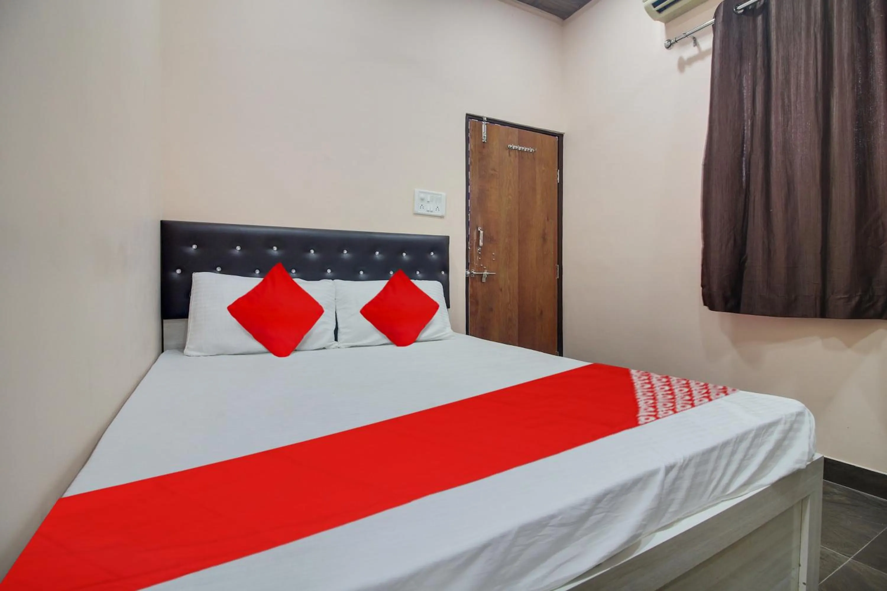 Bedroom, Bed in Hotel O Goyal Inn