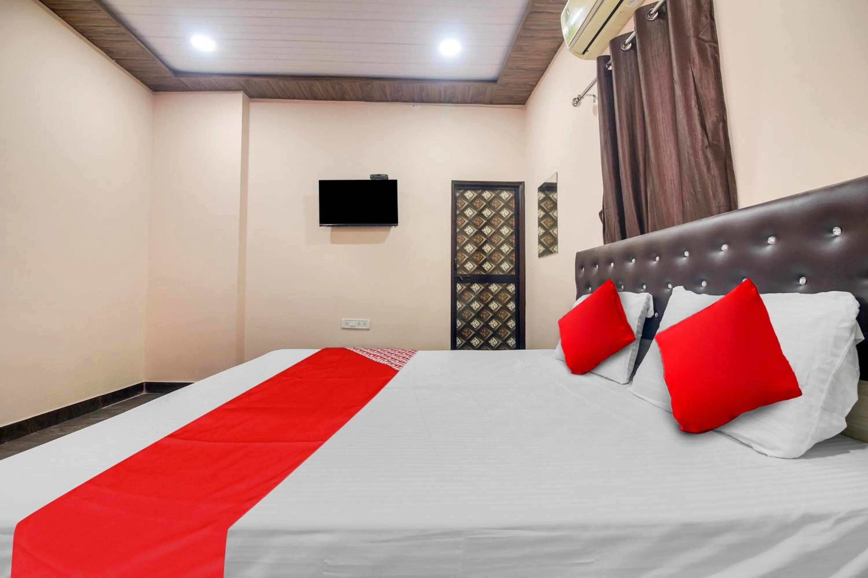 Bedroom, Bed in Hotel O Goyal Inn