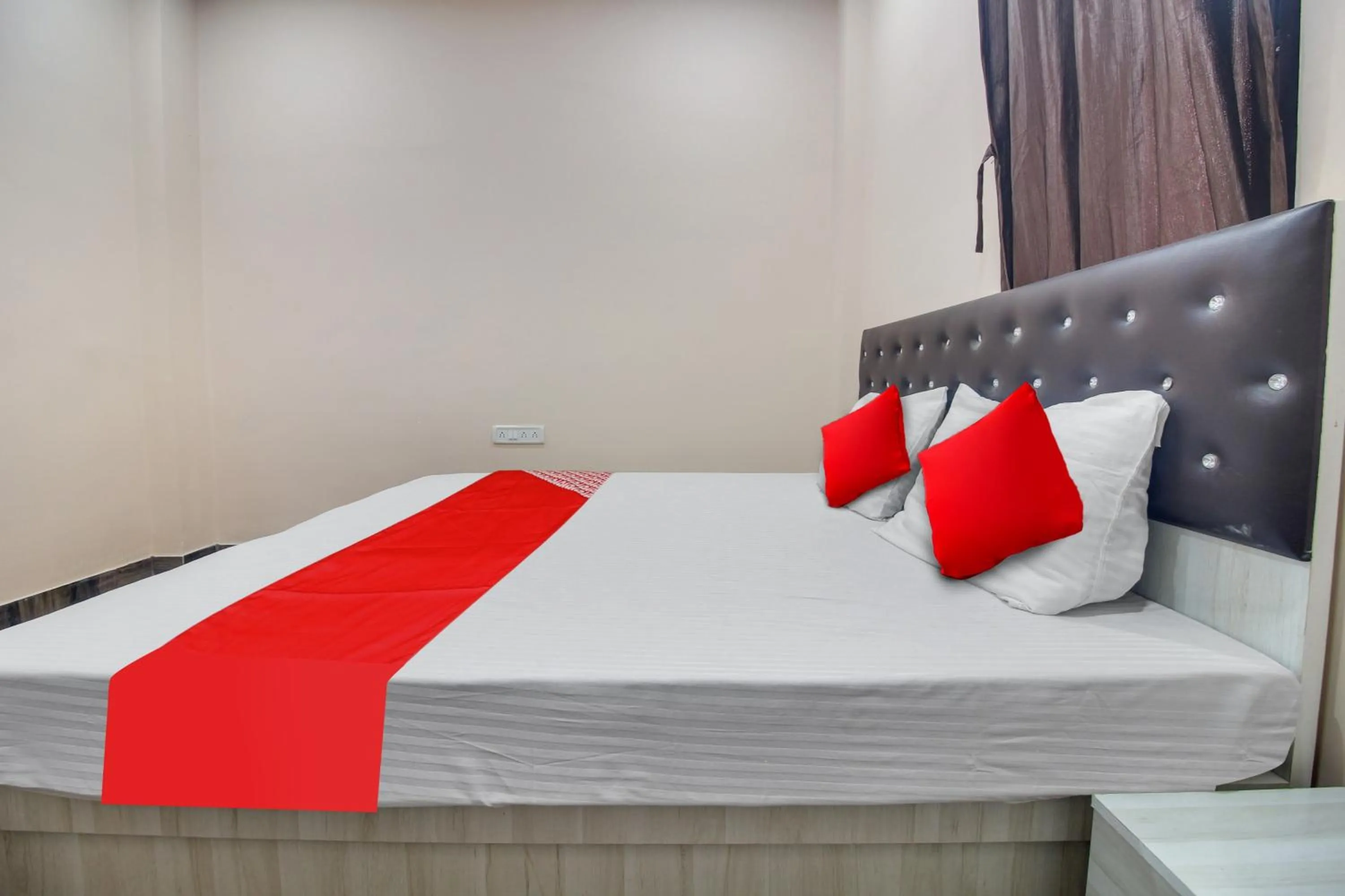 Bedroom, Bed in Hotel O Goyal Inn