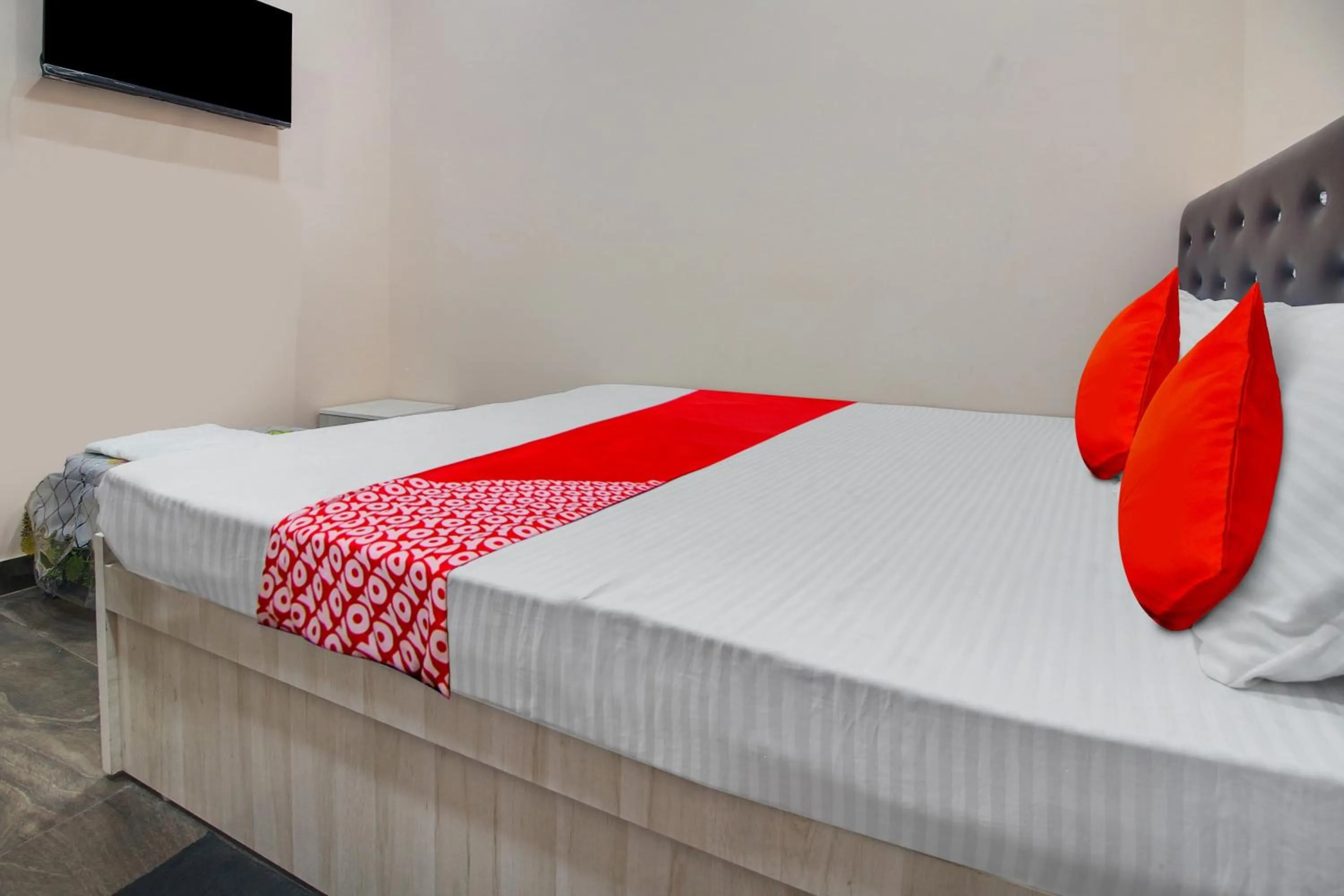 Bedroom, Bed in Hotel O Goyal Inn