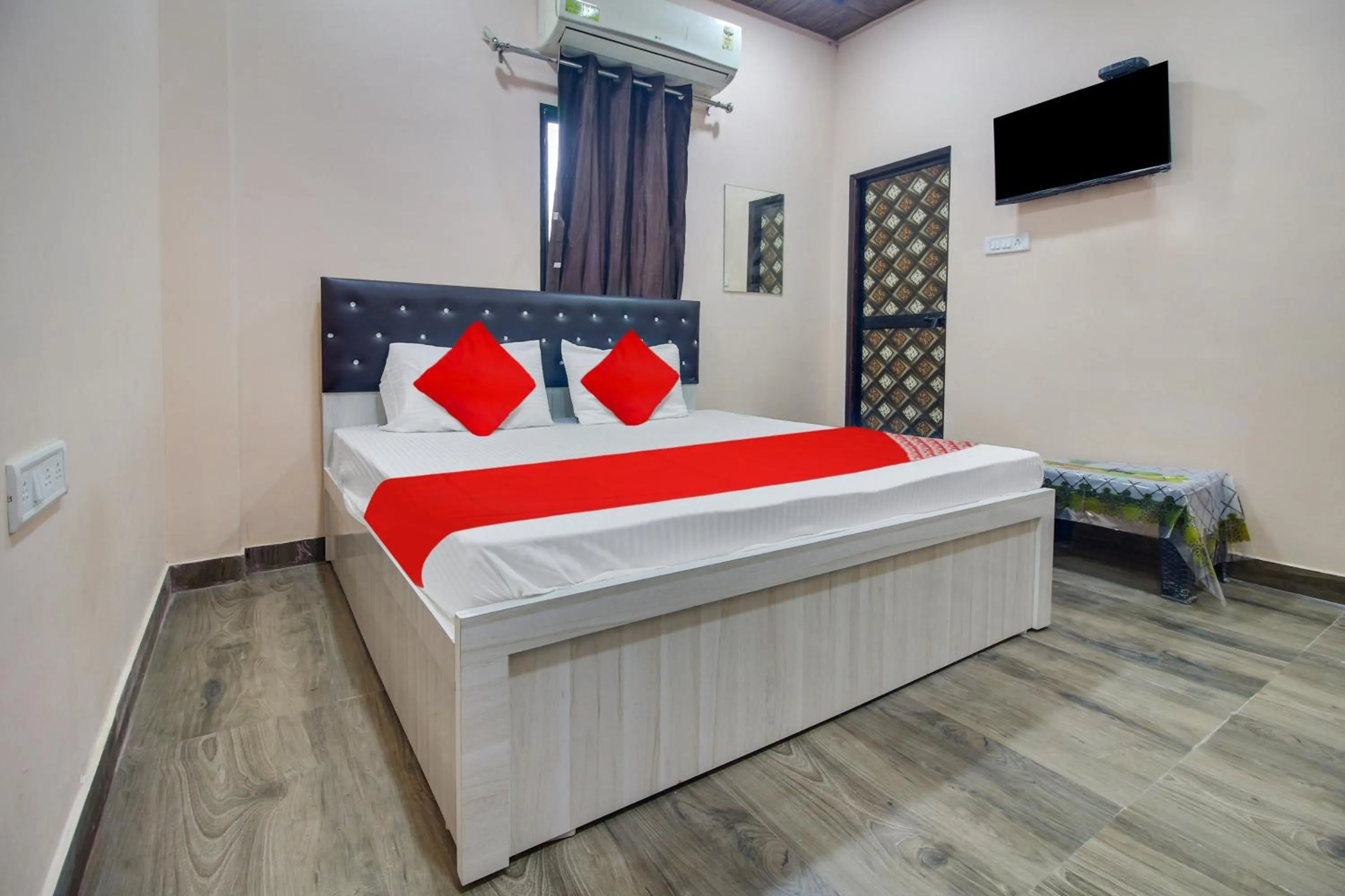 Bedroom, Bed in Hotel O Goyal Inn