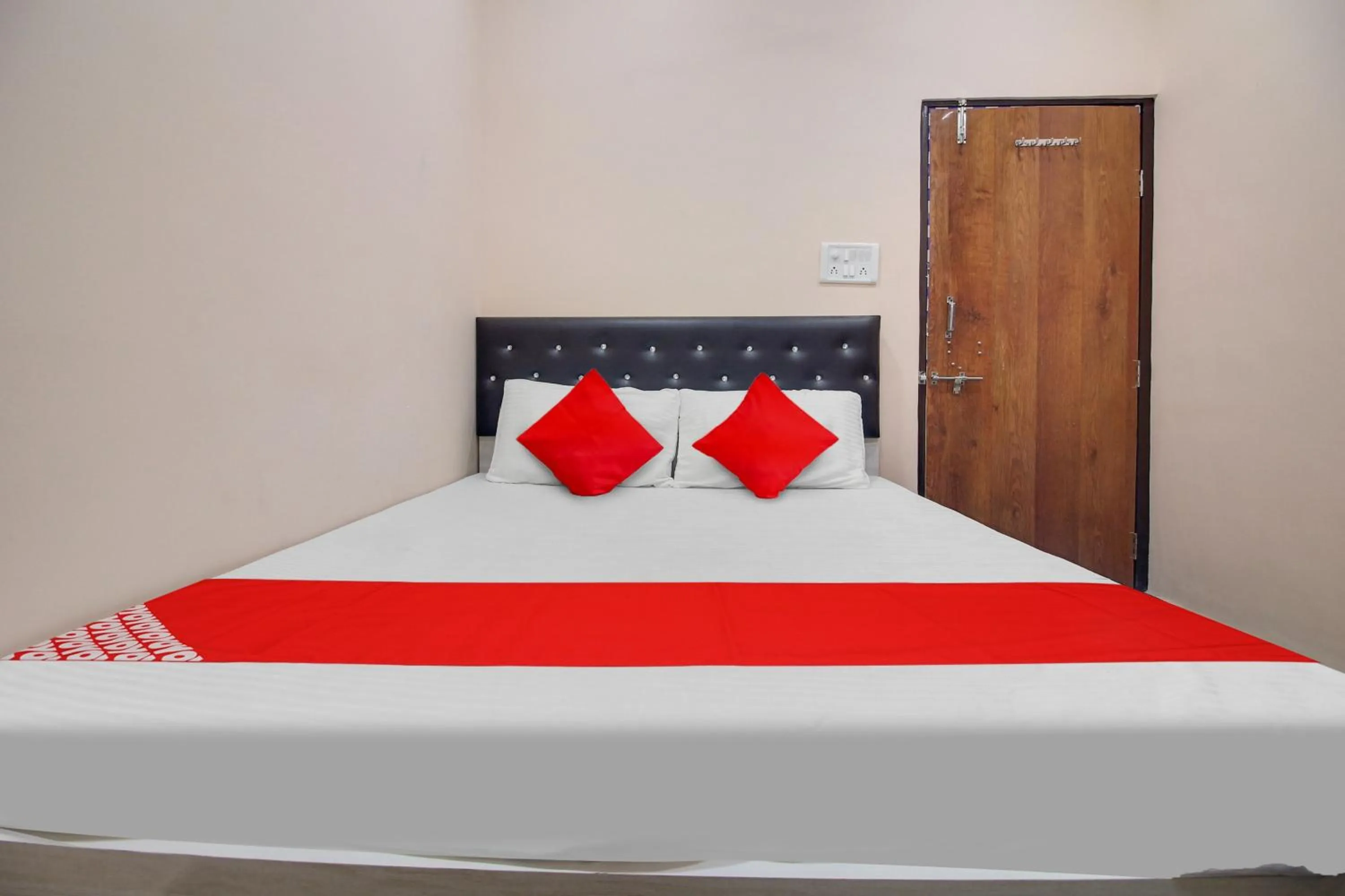 Bedroom, Bed in Hotel O Goyal Inn