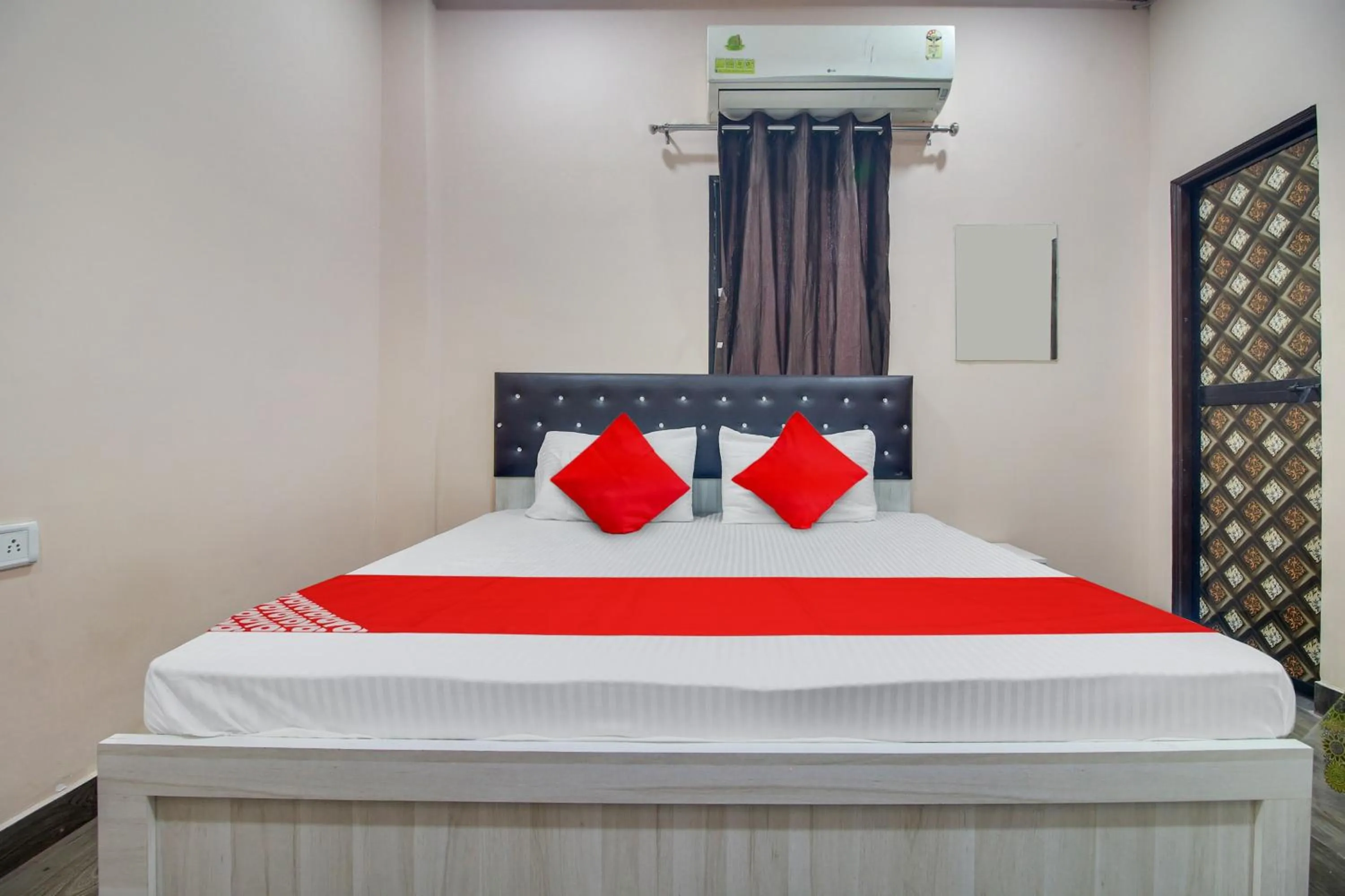 Bedroom, Bed in Hotel O Goyal Inn