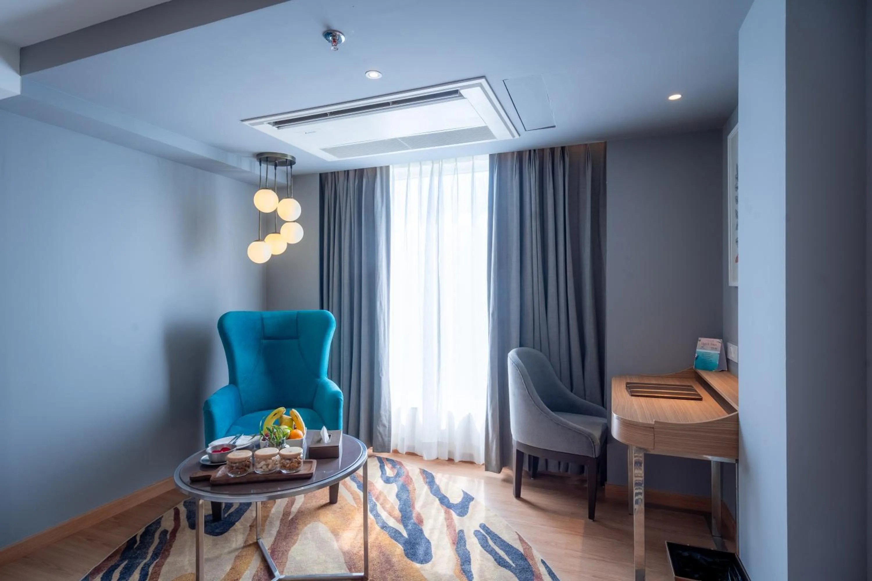 Seating area in Golden Tulip Bhopal