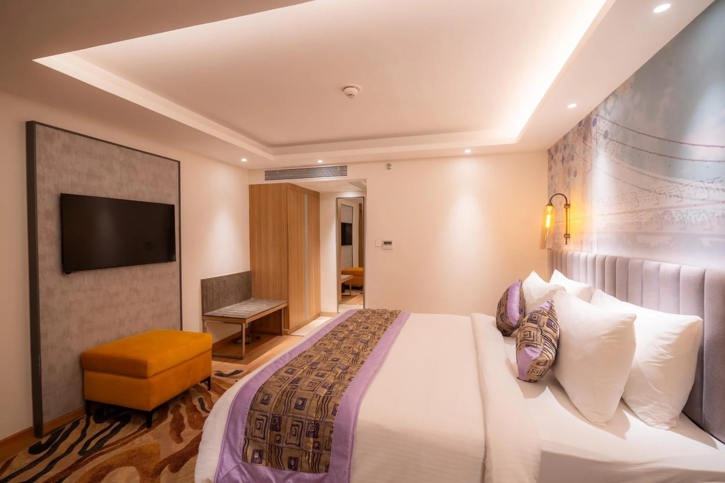 Bedroom, Bed in Golden Tulip Bhopal