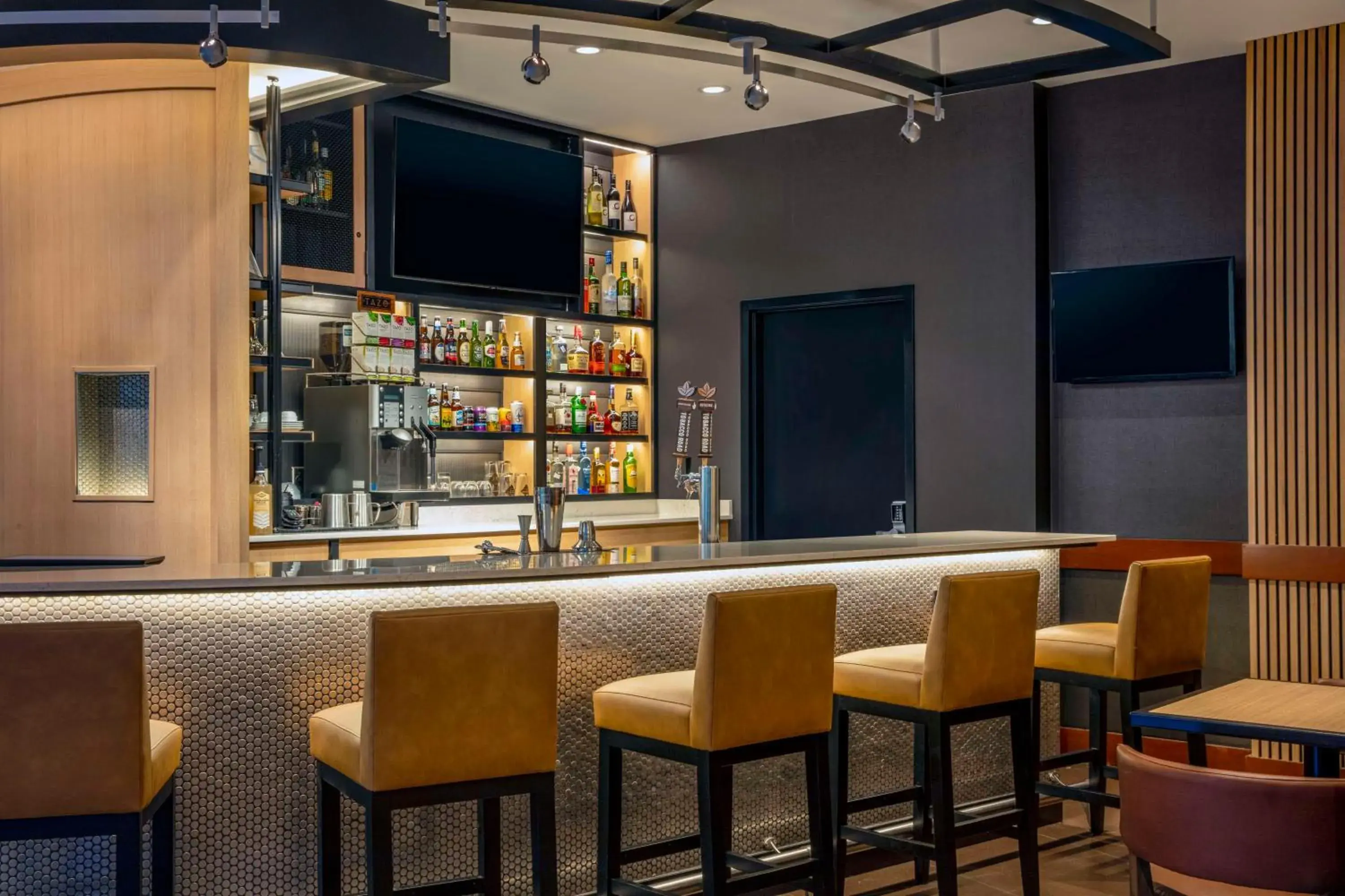 Lounge or bar in Hyatt Place Raleigh Cary Lounge or bar in Hyatt Place Raleigh Cary