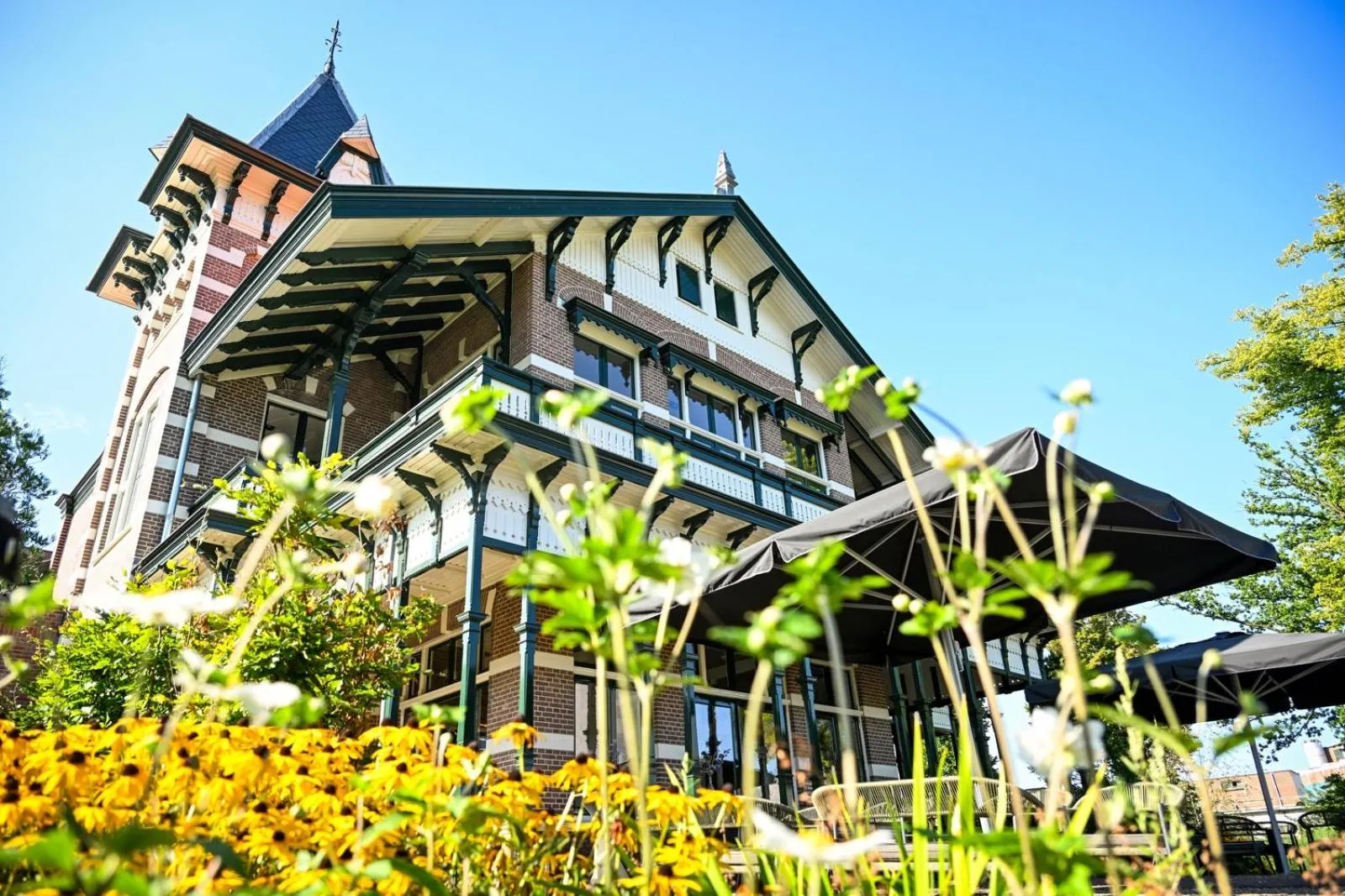 Property building in Wapen van Hengelo Residence Suites - digital key by SMS and email