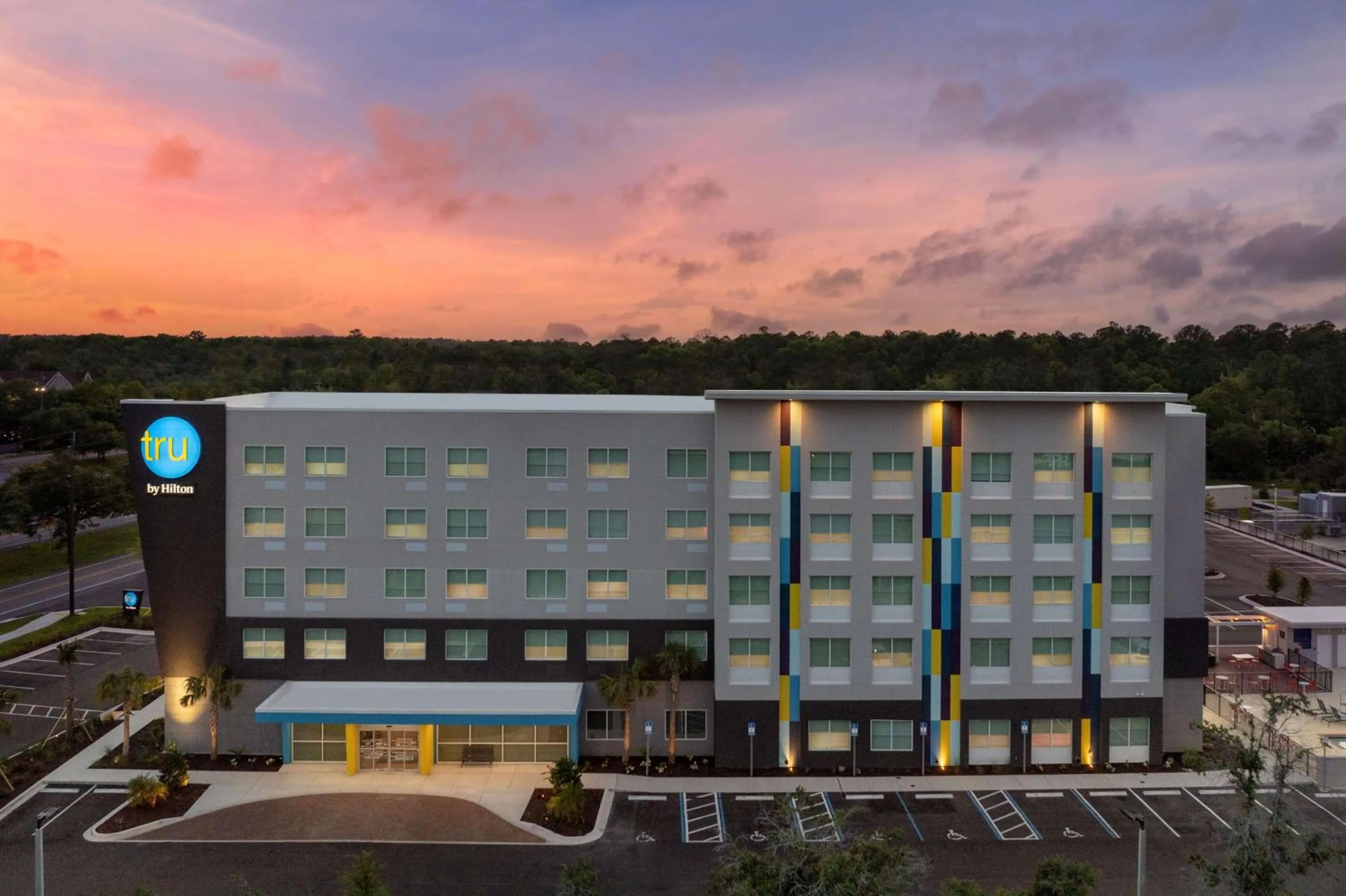 Property building in Tru By Hilton Jacksonville Airport