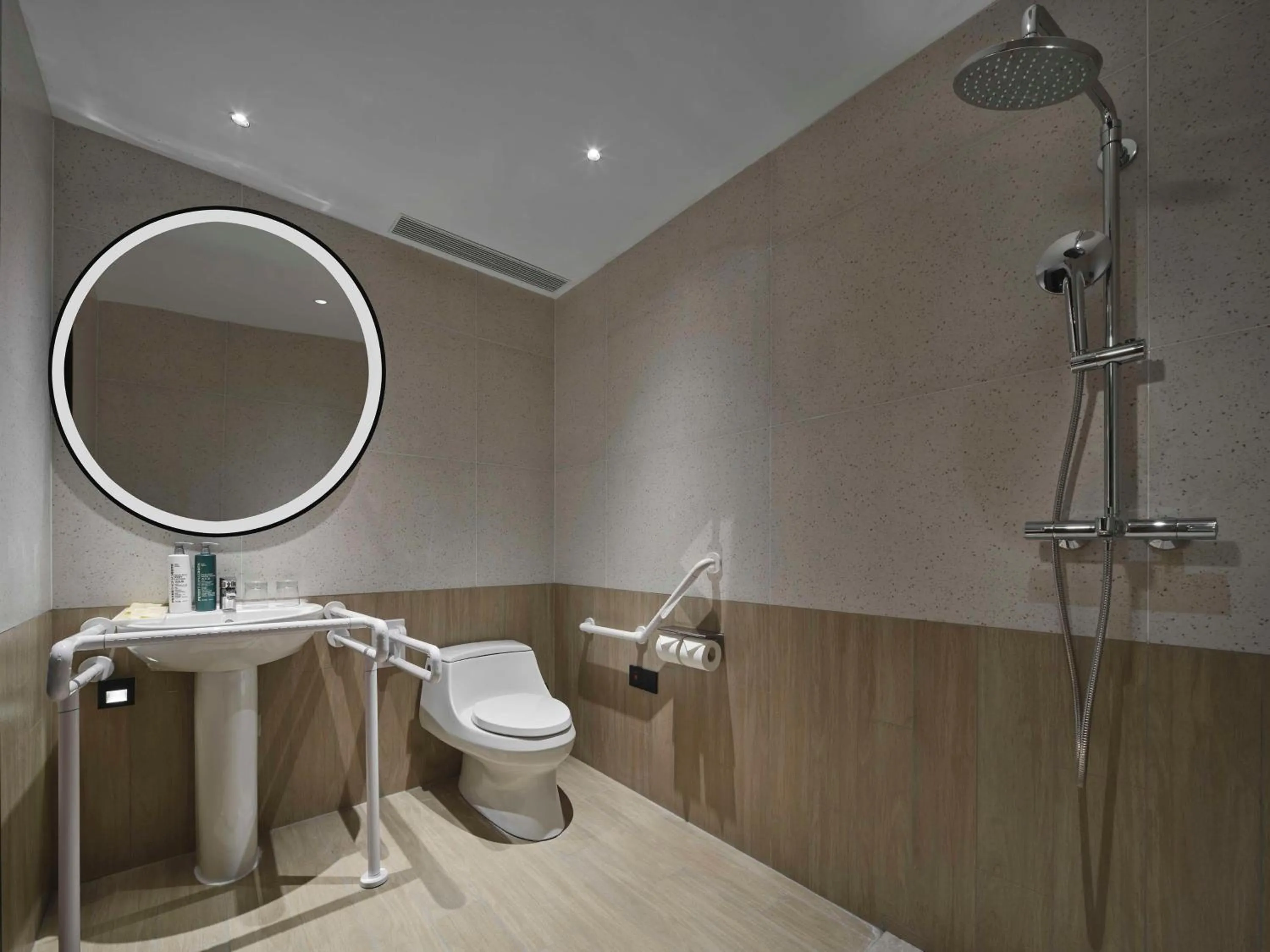 Bathroom in Hilton Garden Inn Nantong Rudong