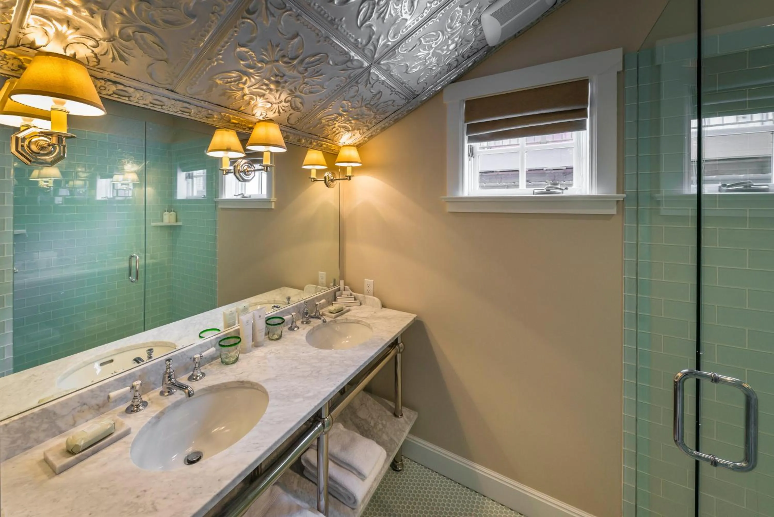 Bathroom in Dunton Town House Hotel