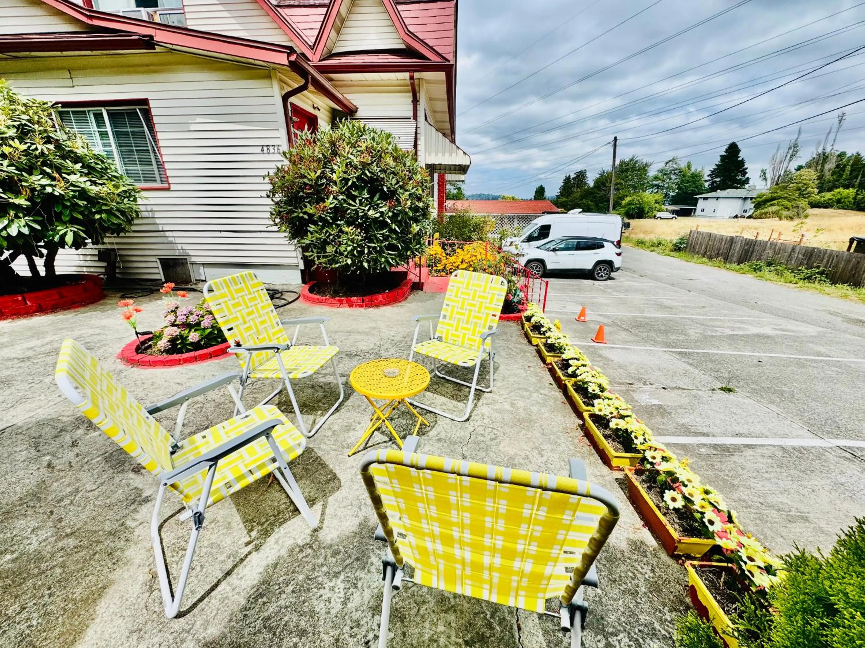 Patio in Tiny Private Room at the Upper Level of a Big House with Shared Bathroom