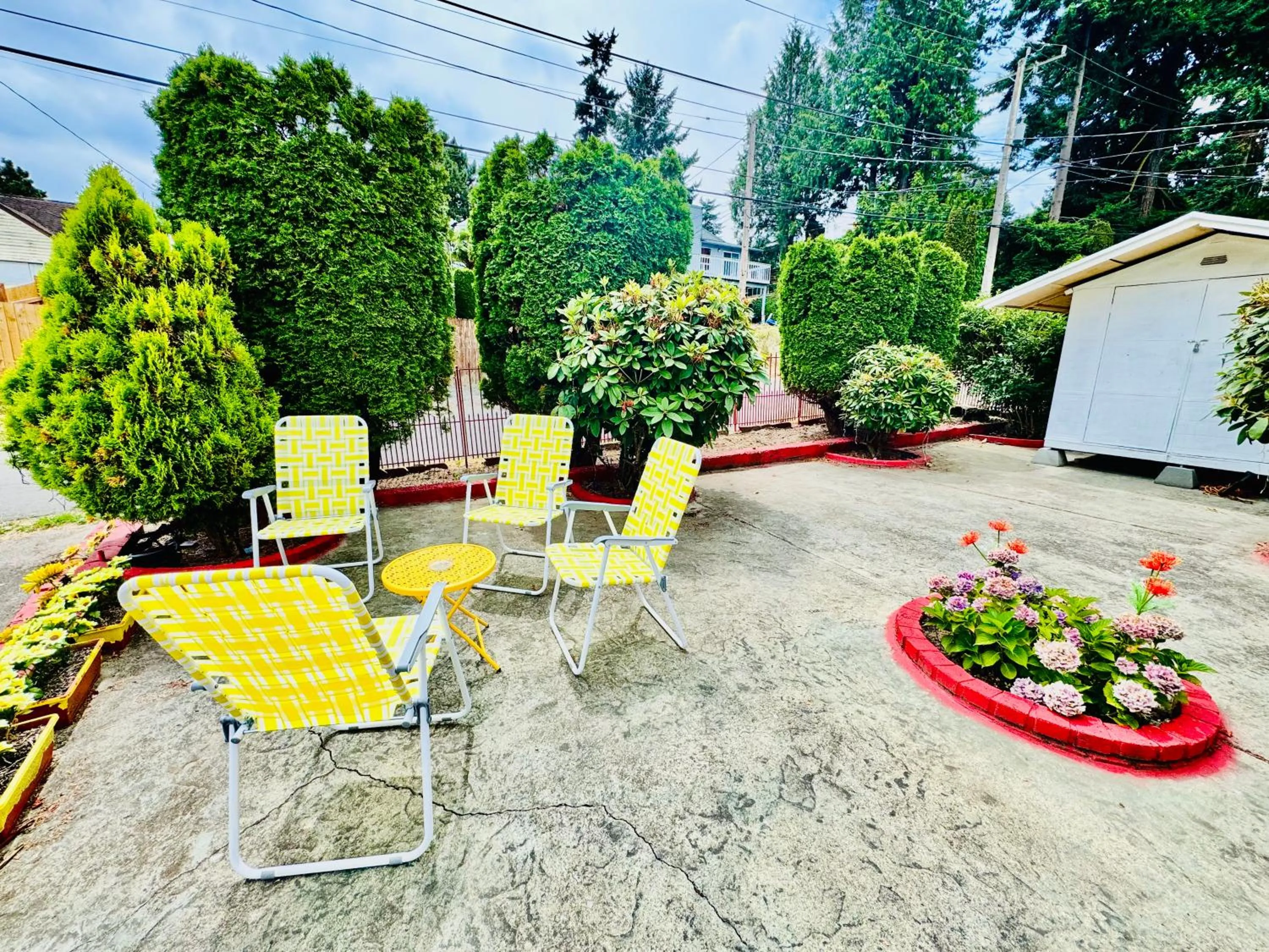 Patio in Tiny Private Room at the Upper Level of a Big House with Shared Bathroom