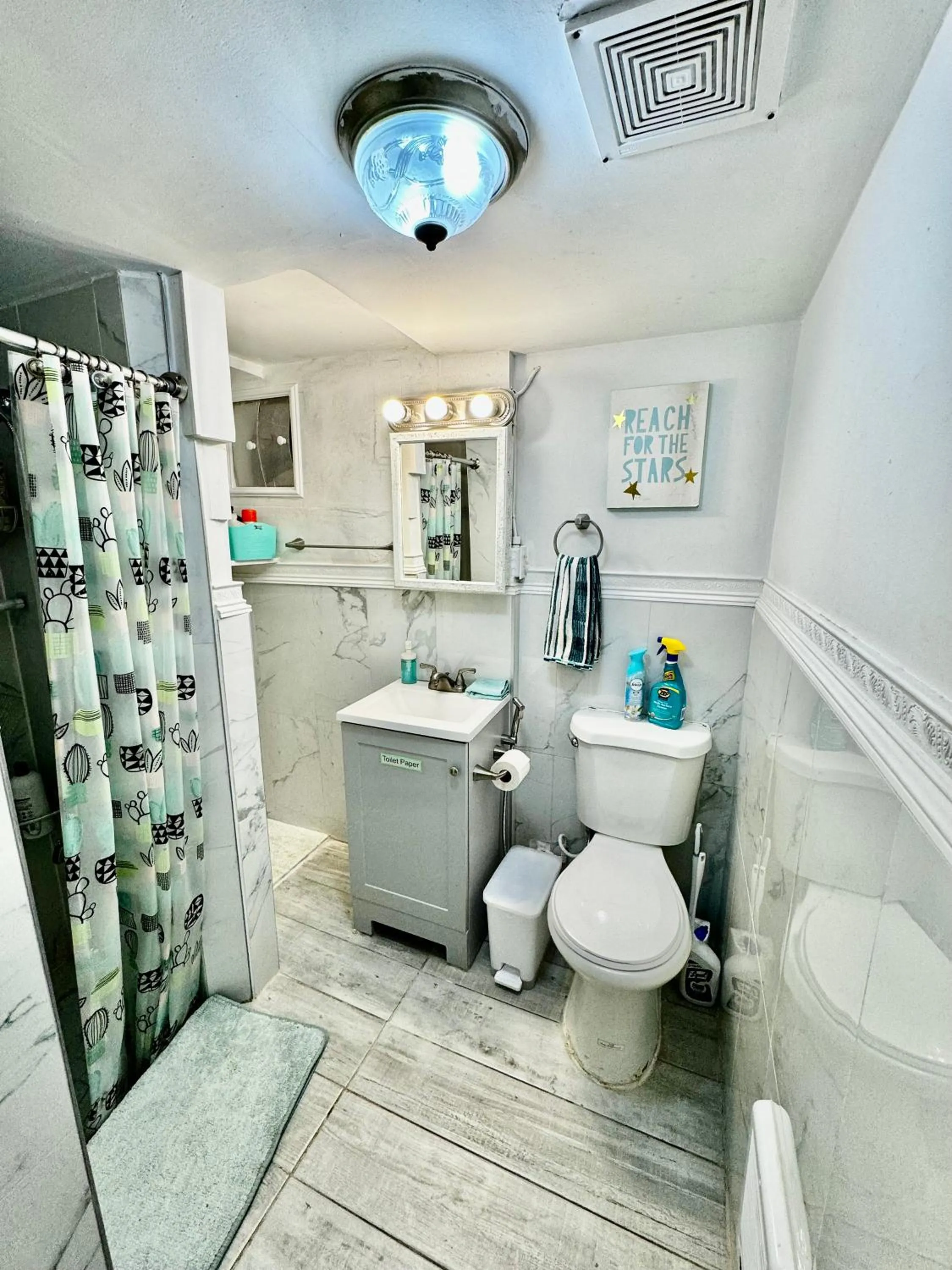 Bathroom in Tiny Private Room at the Upper Level of a Big House with Shared Bathroom